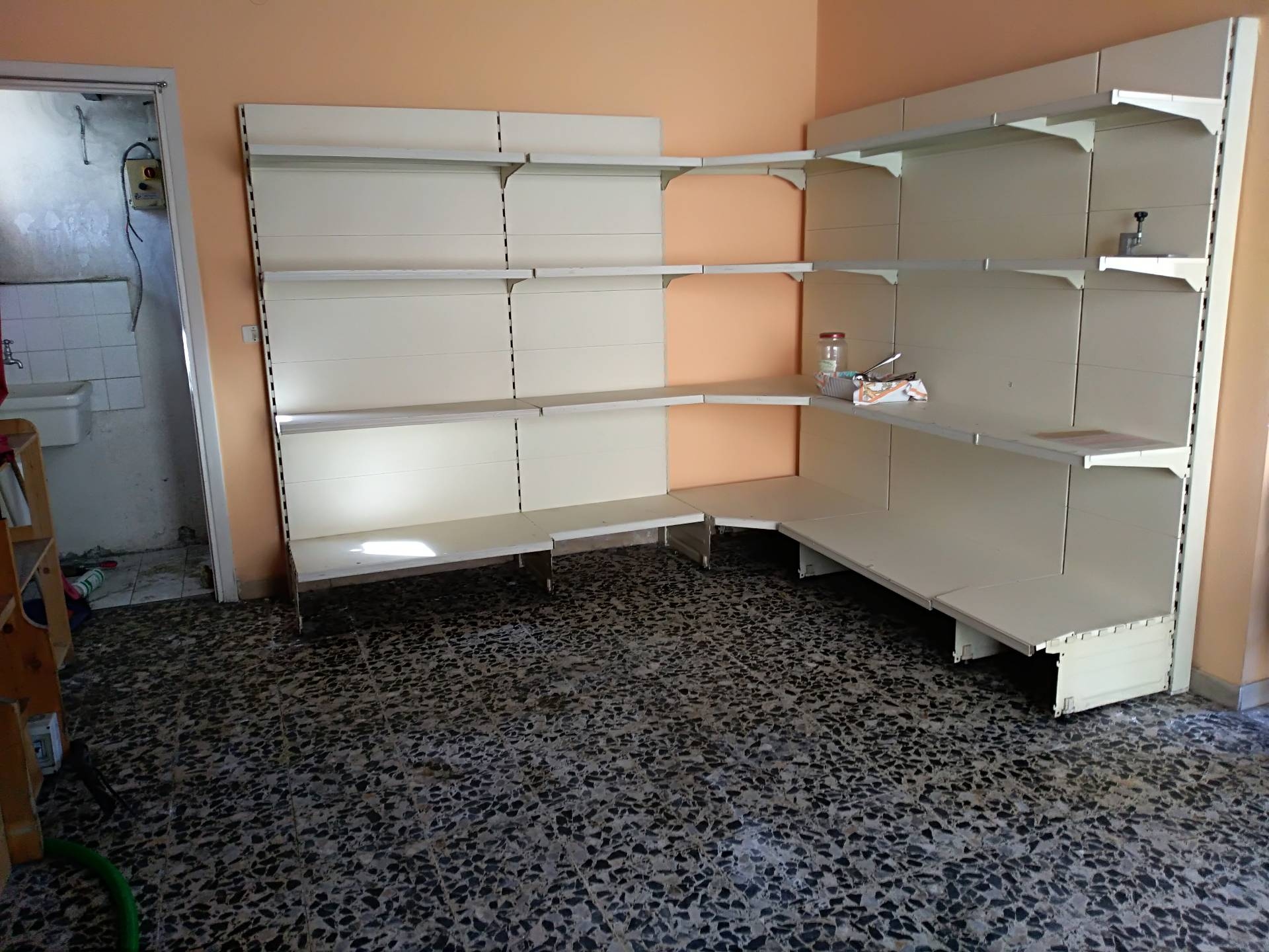 Fondo Commerciale in affitto a Pisa, Oratoio