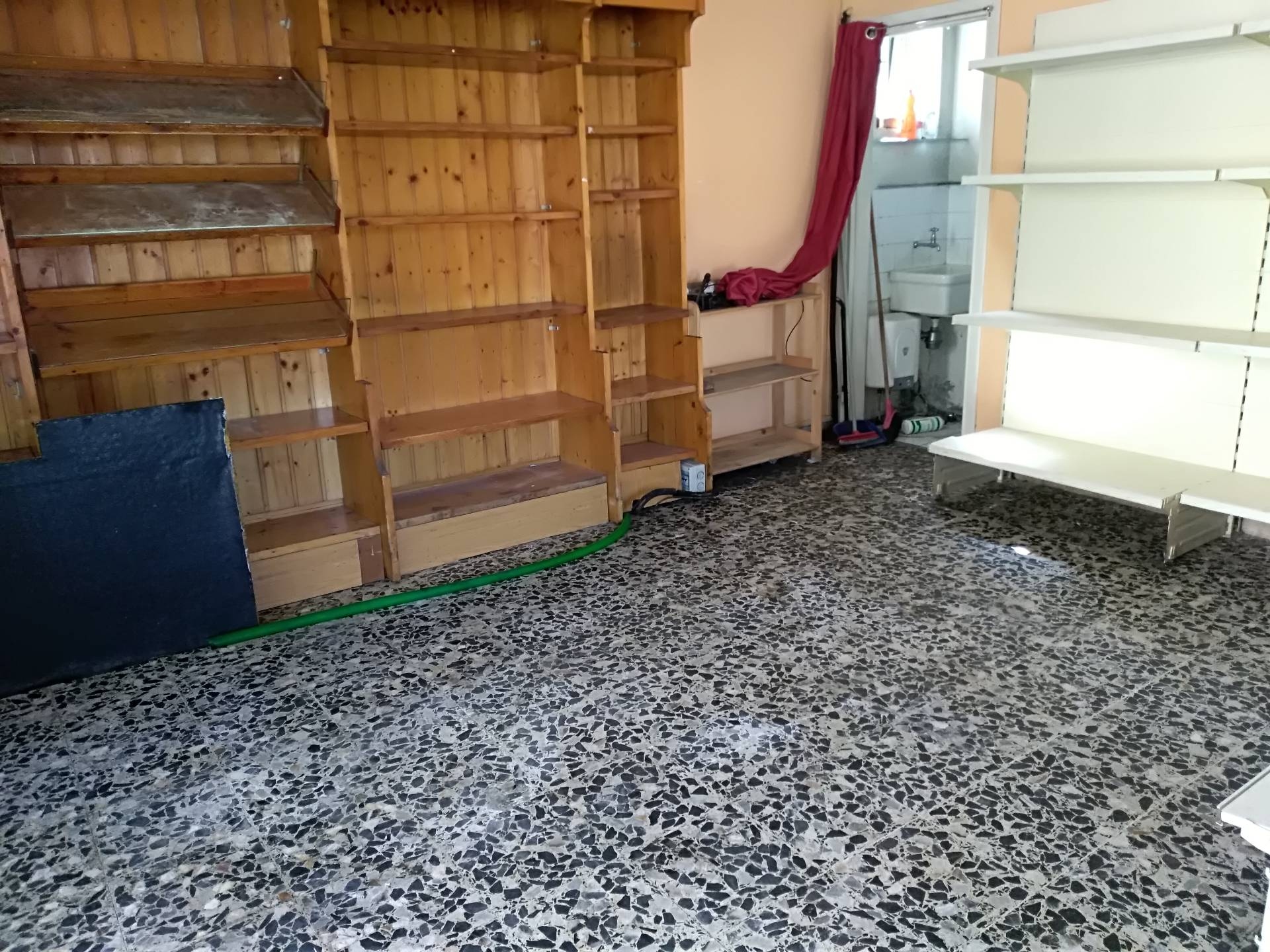 Fondo Commerciale in affitto a Pisa, Oratoio