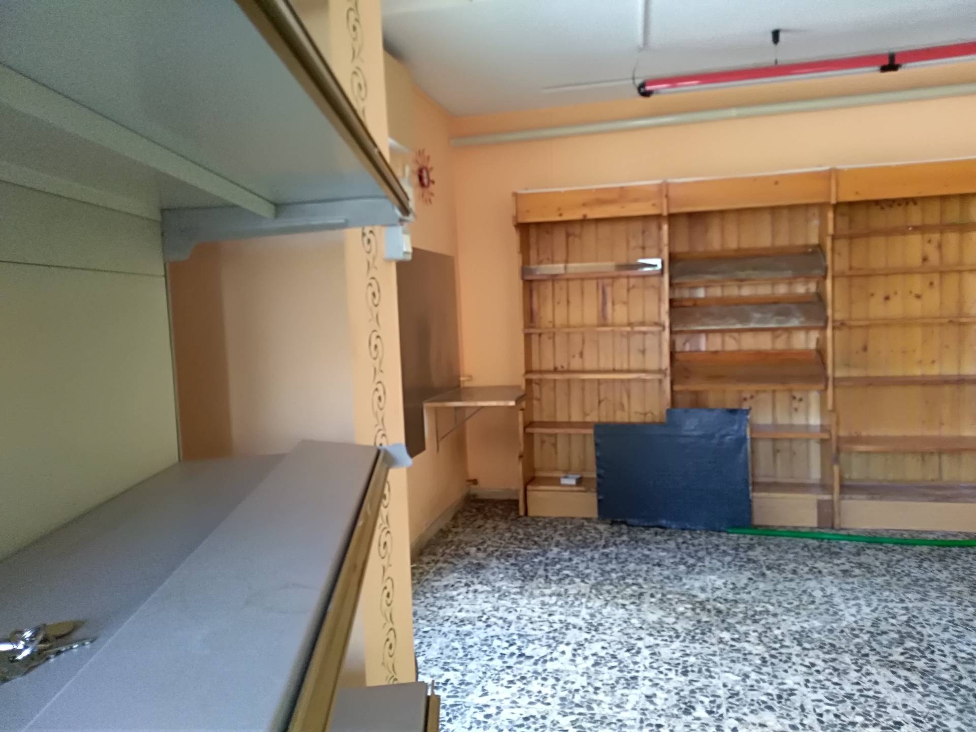 Fondo Commerciale in affitto a Pisa, Oratoio