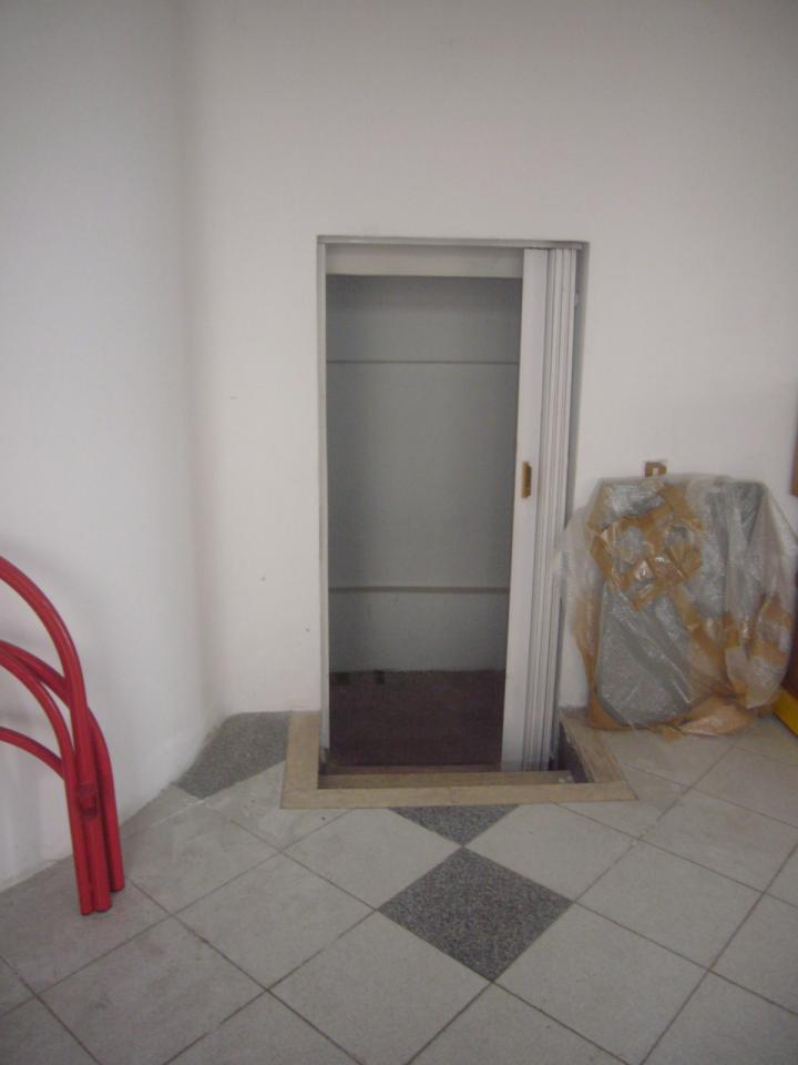 Fondo Commerciale in vendita a Pisa, San Giusto