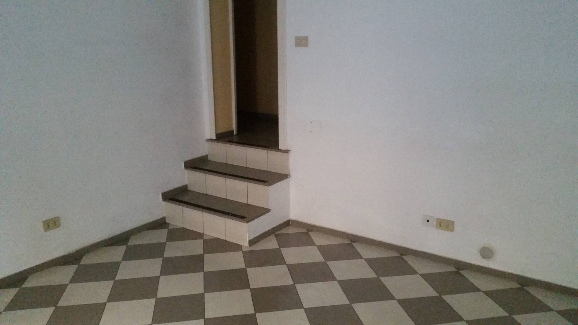 Fondo Commerciale in affitto a Pisa, Borghetto