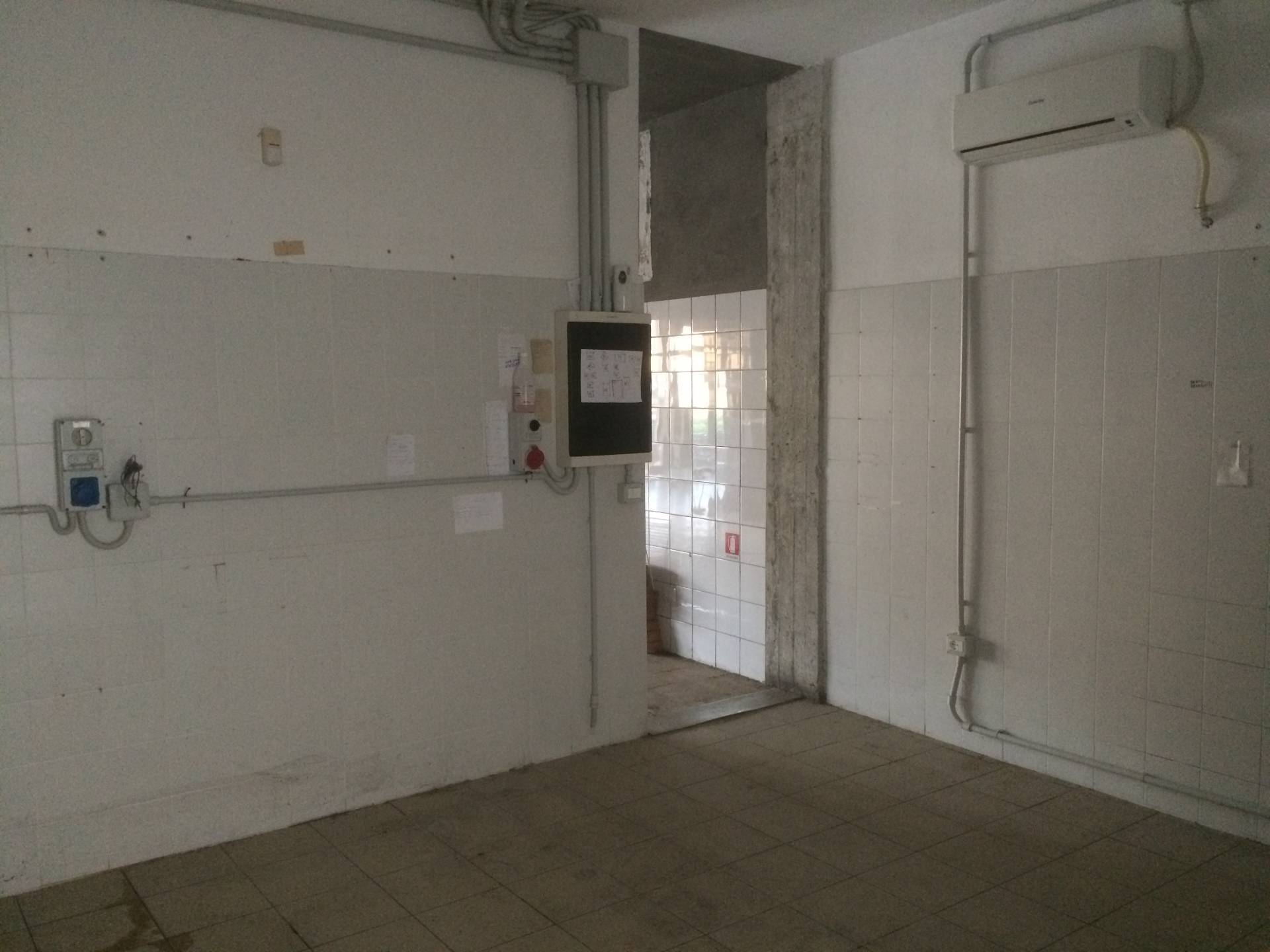 Fondo Commerciale in affitto a Vecchiano, Capoluogo