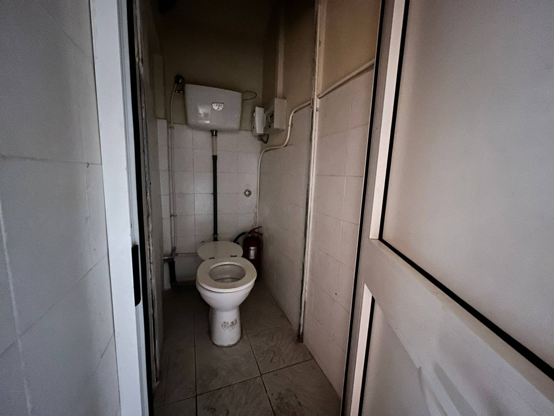 Fondo Commerciale in vendita a Pisa, Stazione