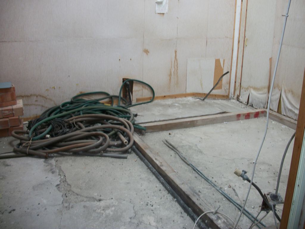 Fondo Commerciale in vendita a San Giuliano Terme, Ghezzano