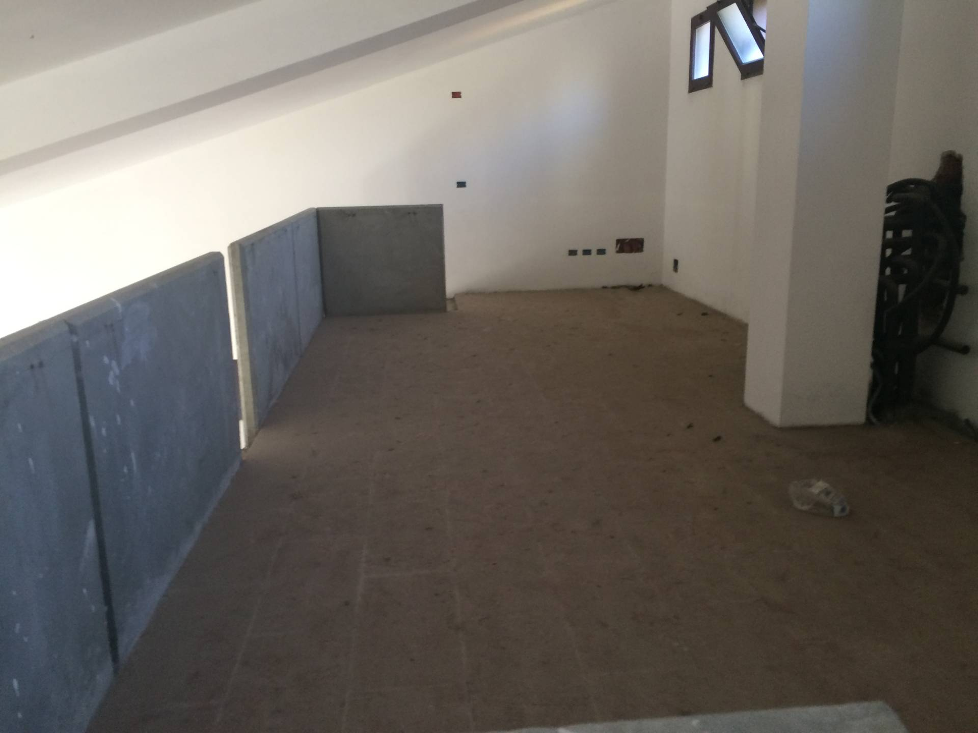 Fondo Commerciale in vendita a Pisa, Porta a Lucca