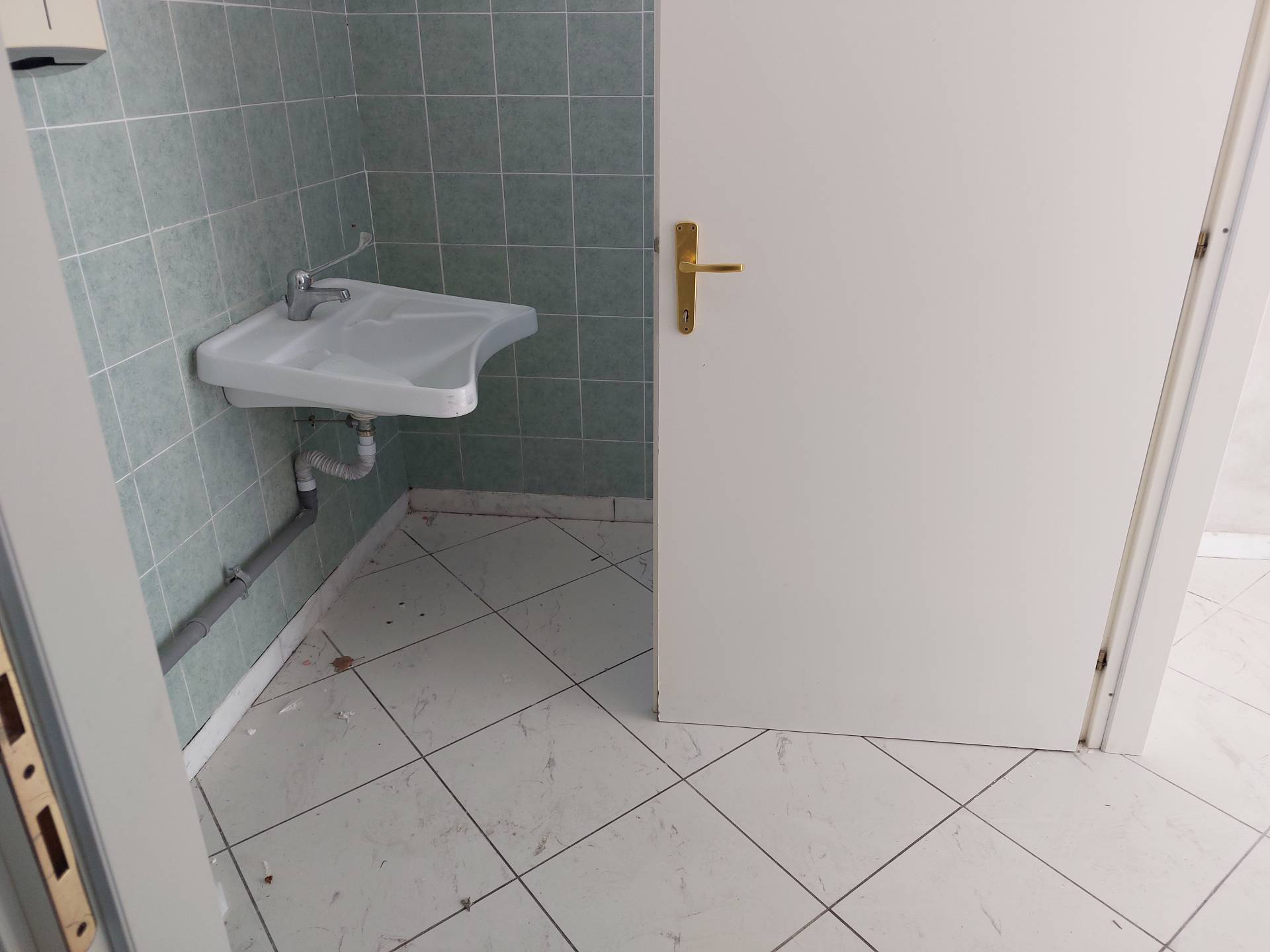 Fondo Commerciale in vendita a Pisa, Cisanello