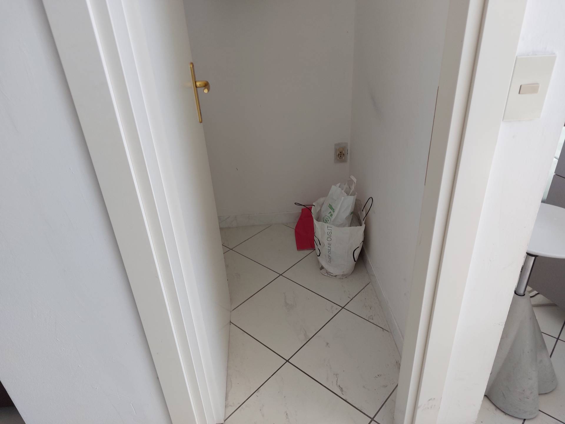 Fondo Commerciale in vendita a Pisa, Cisanello