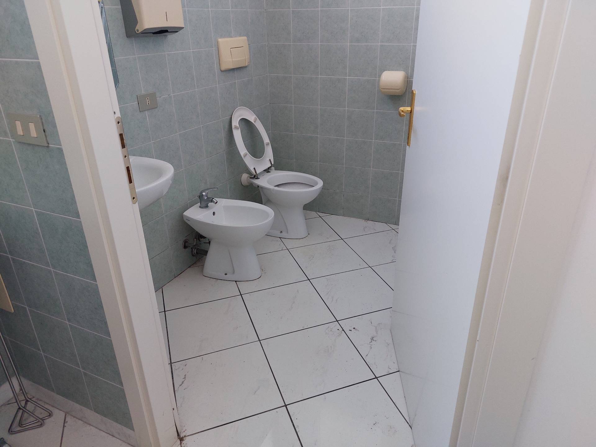 Fondo Commerciale in vendita a Pisa, Cisanello