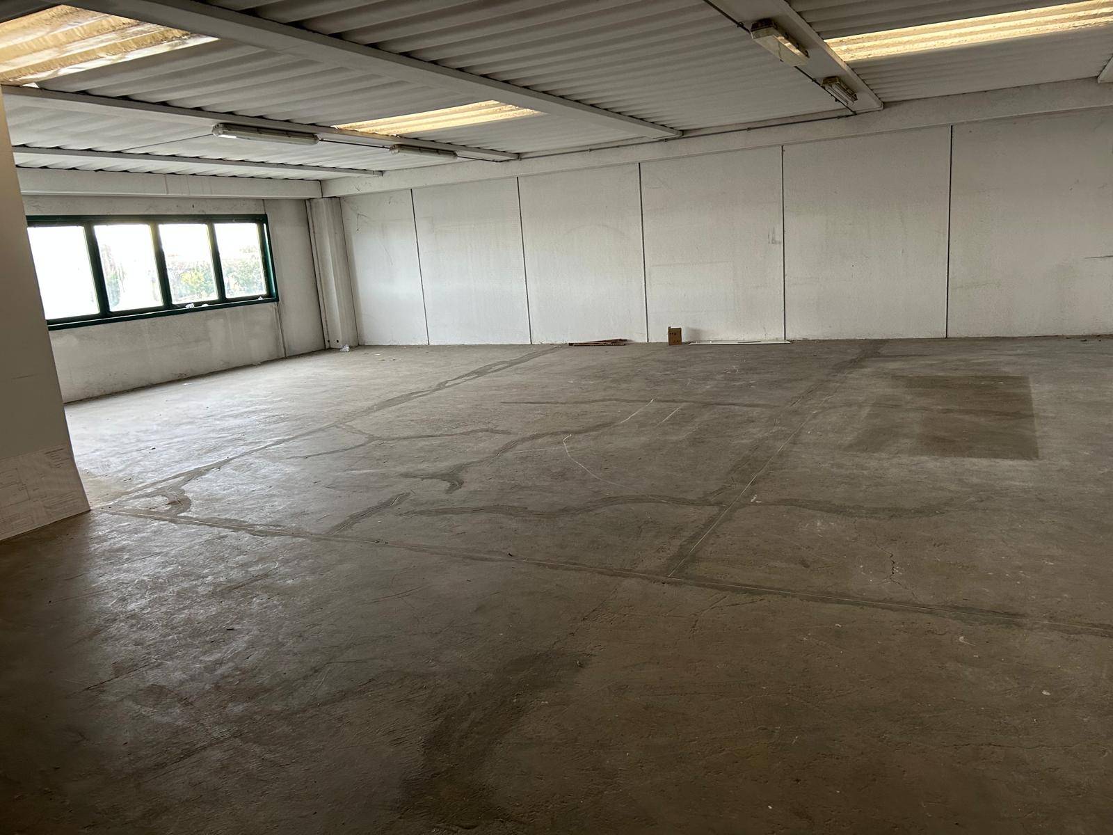 Ufficio in affitto a Cascina, Zona Artigianale