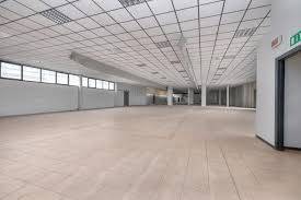 Fondo Commerciale in vendita a Cascina, Navacchio