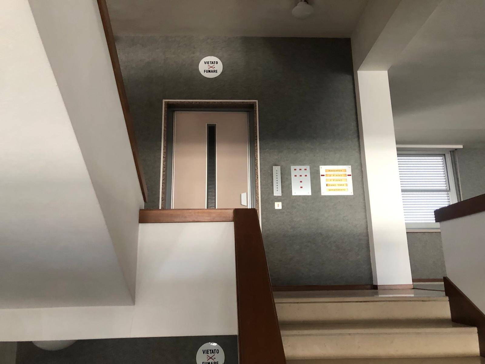 Fondo Commerciale in affitto a Cascina, Capoluogo