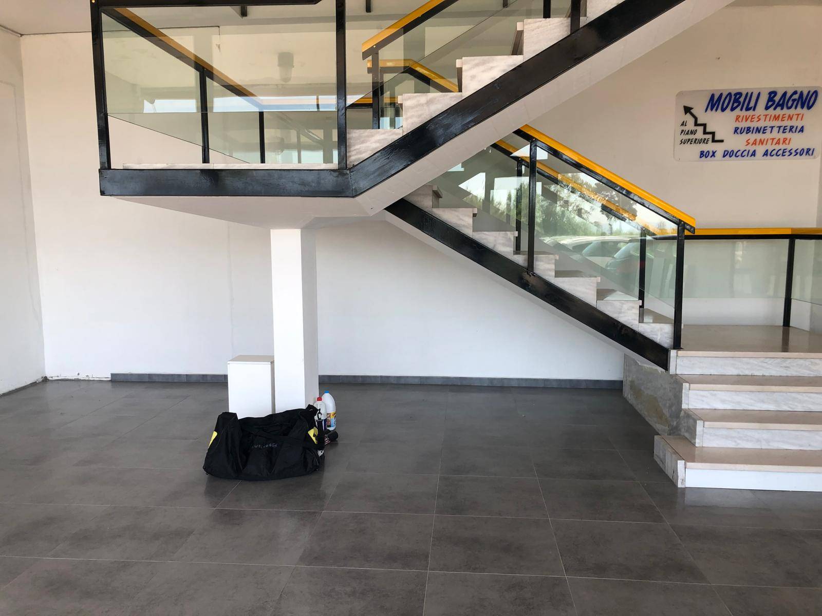 Fondo Commerciale in affitto a Cascina, Capoluogo