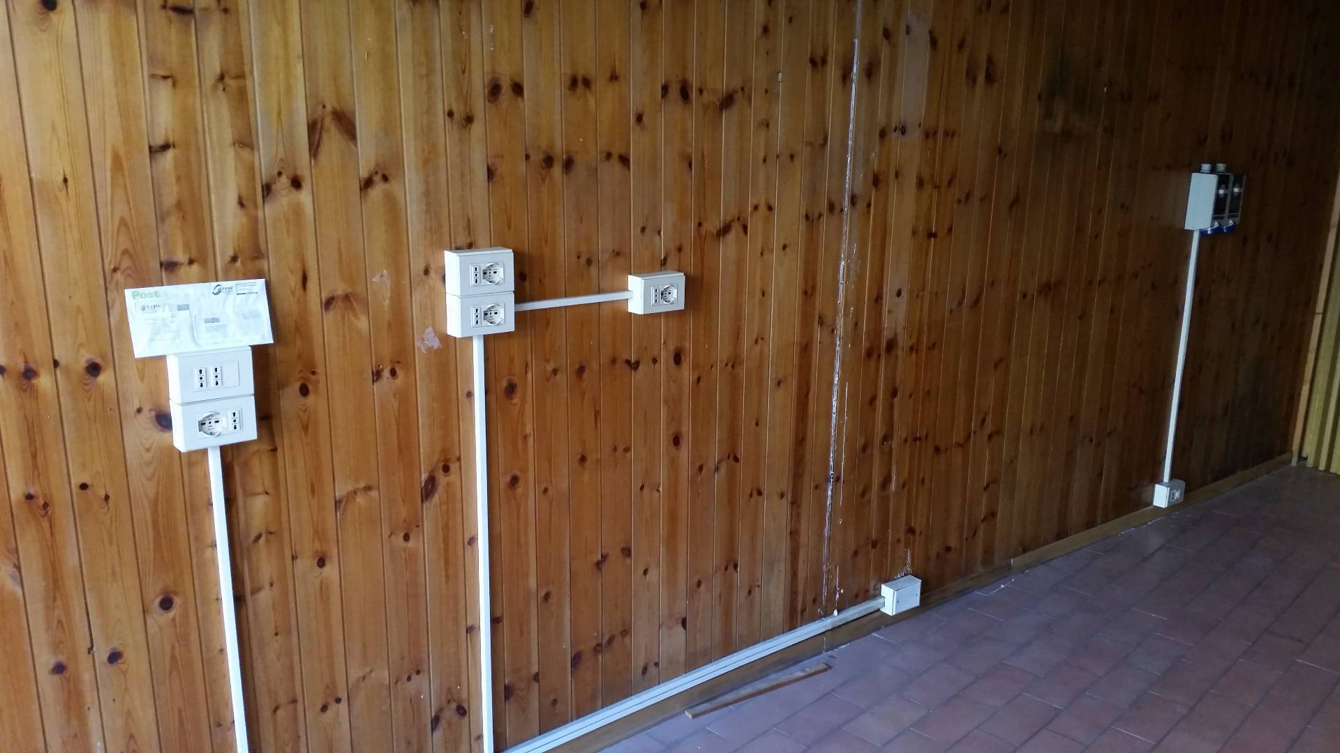 Fondo Commerciale in vendita a Pisa, San Francesco