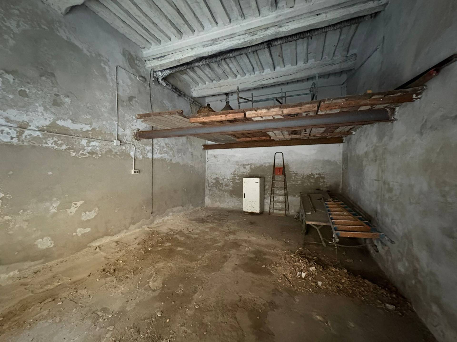 Fondo Commerciale in affitto a Pisa, Santa Maria