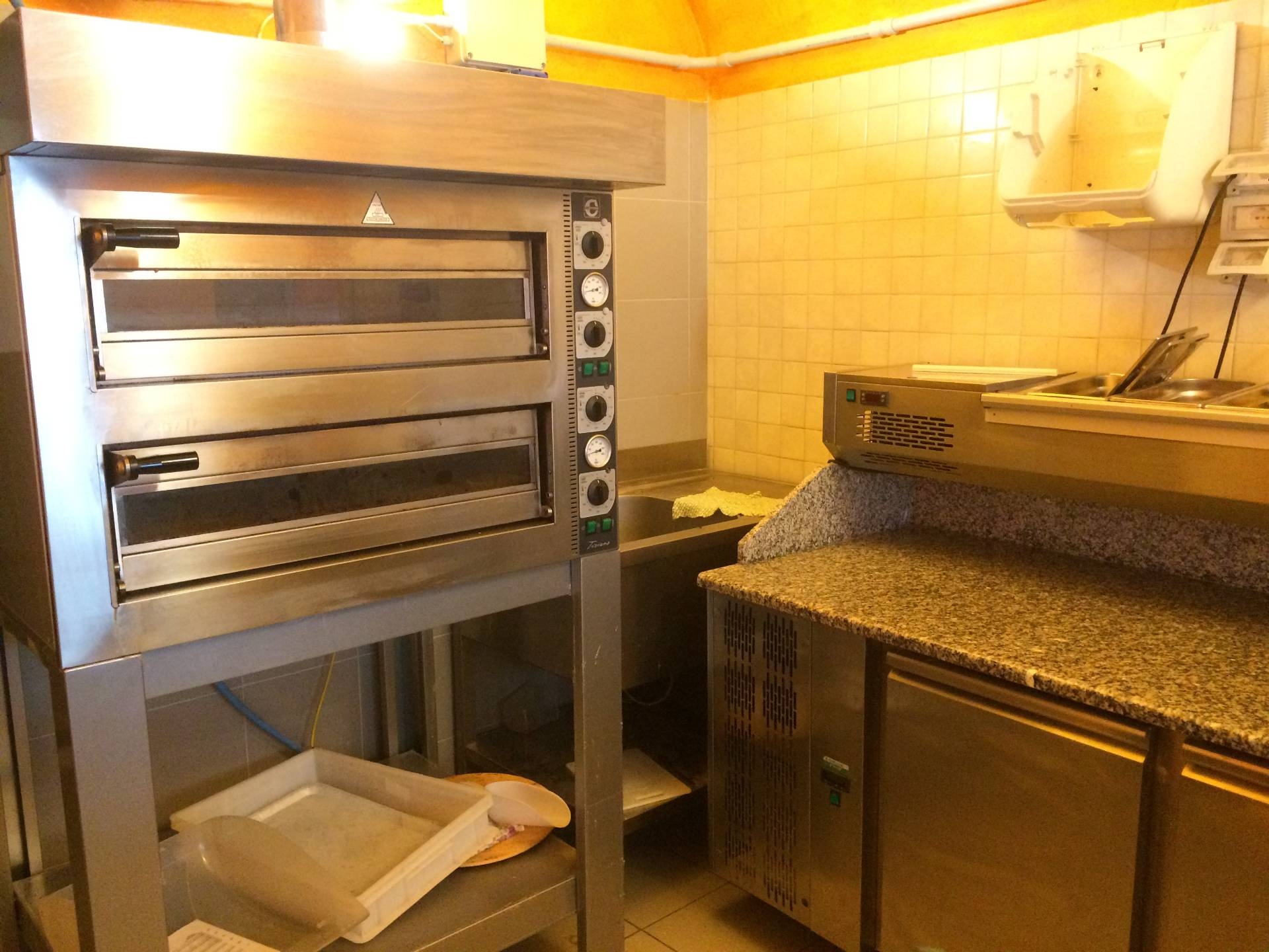 Fondo Commerciale in vendita a Pisa, San Francesco