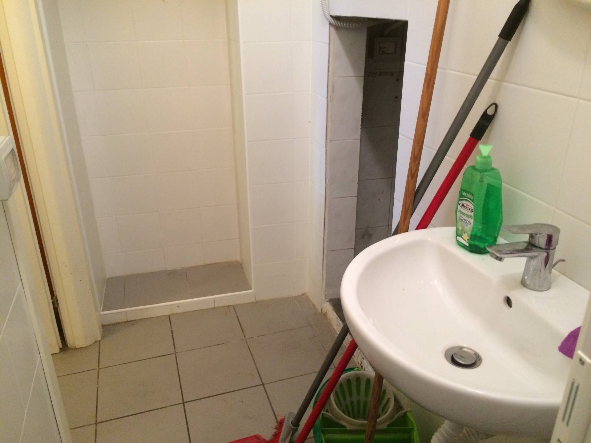 Fondo Commerciale in vendita a Pisa, San Francesco