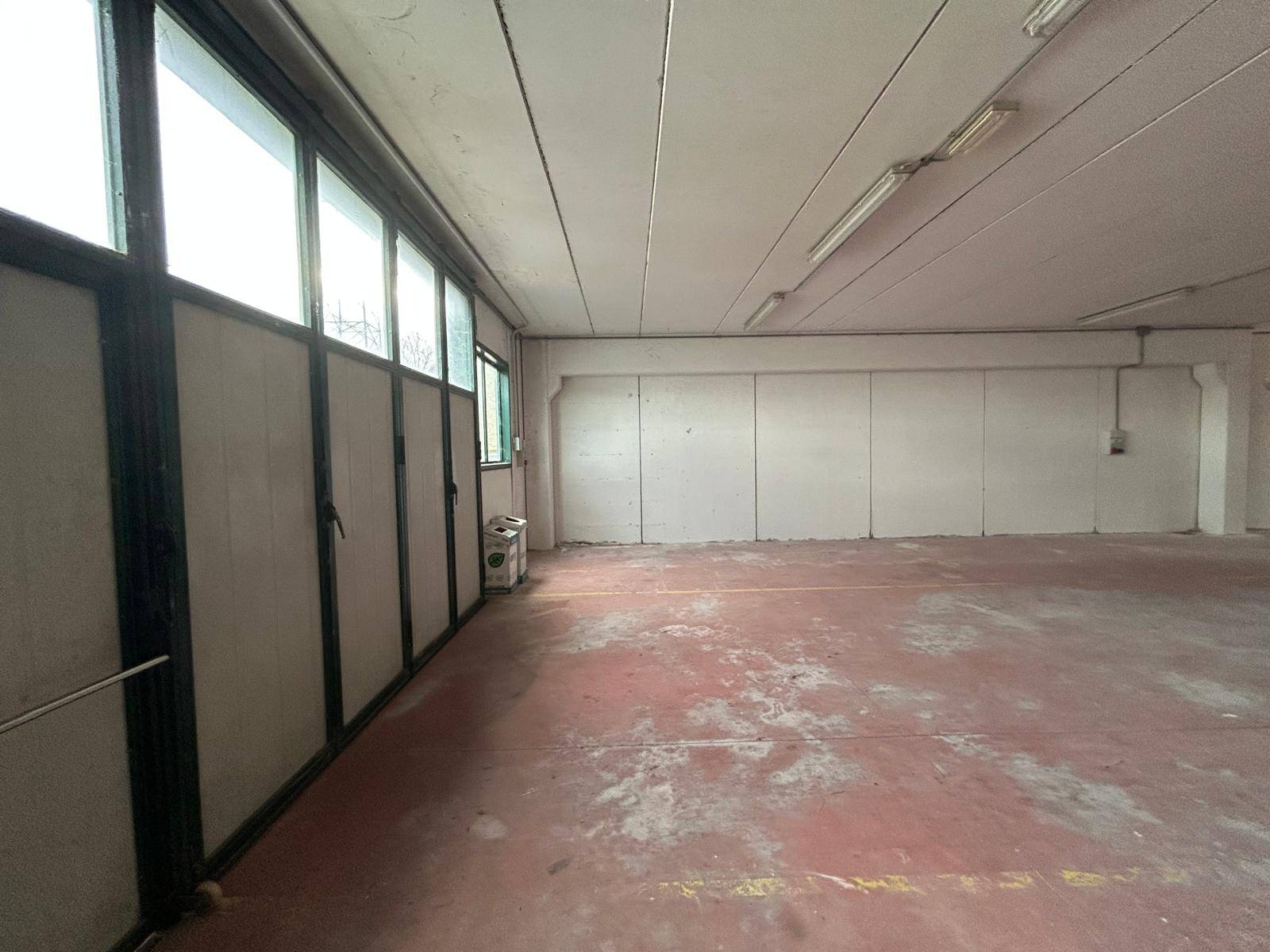 Fondo Artigianale in affitto a Cascina, Zona Artigianale