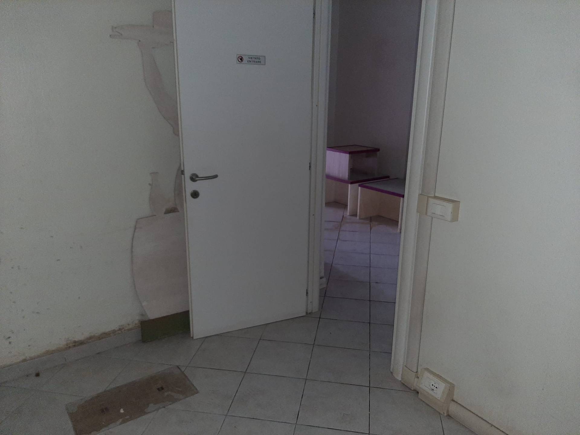 Fondo Commerciale in vendita a San Giuliano Terme, Pontasserchio