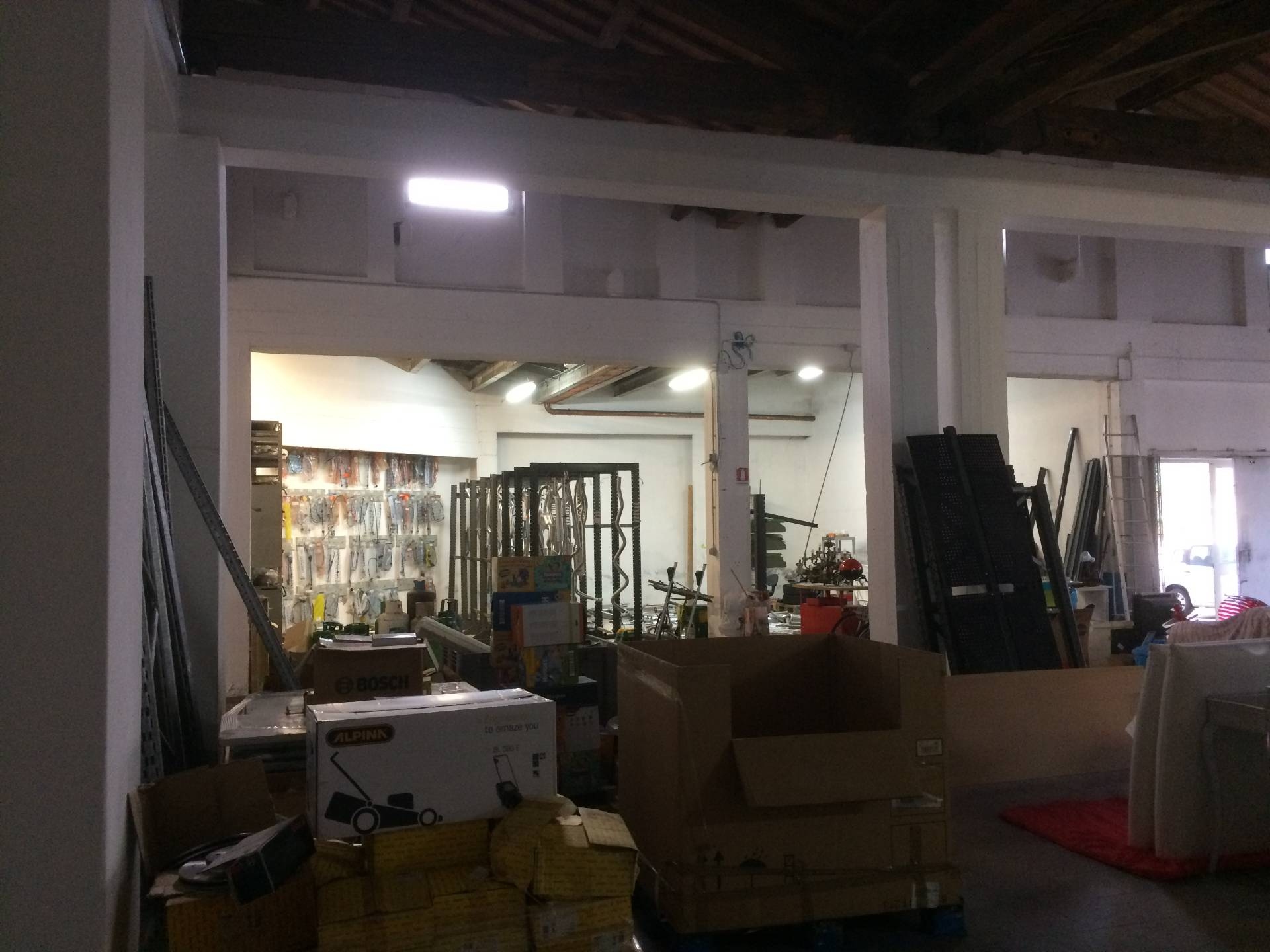 Fondo Commerciale in vendita a Pisa, San Martino