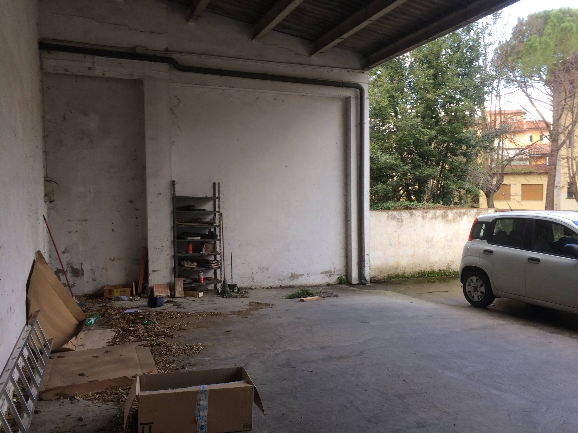 Fondo Commerciale in vendita a Pisa, San Martino