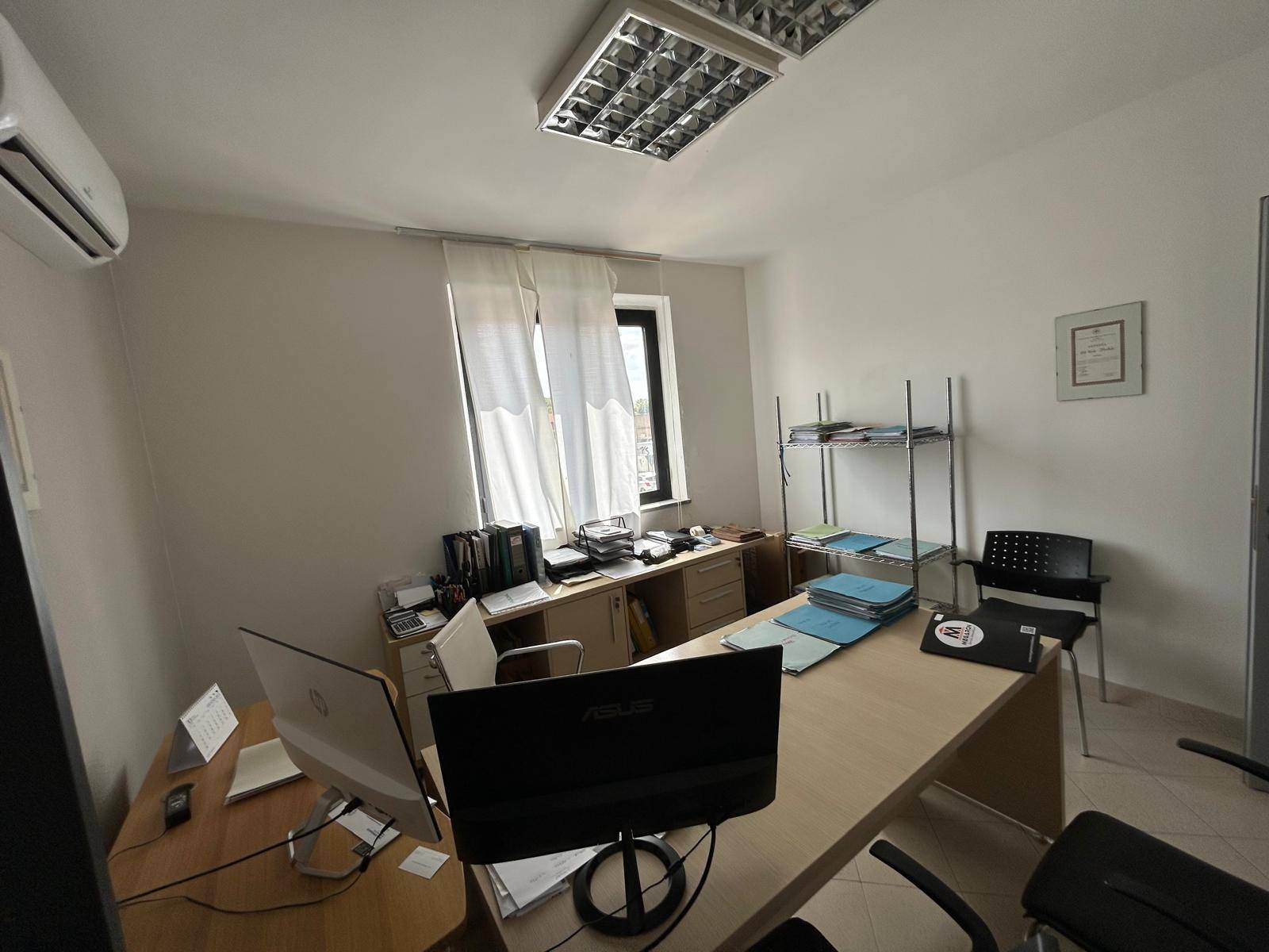 Ufficio in affitto a Cascina, Capoluogo