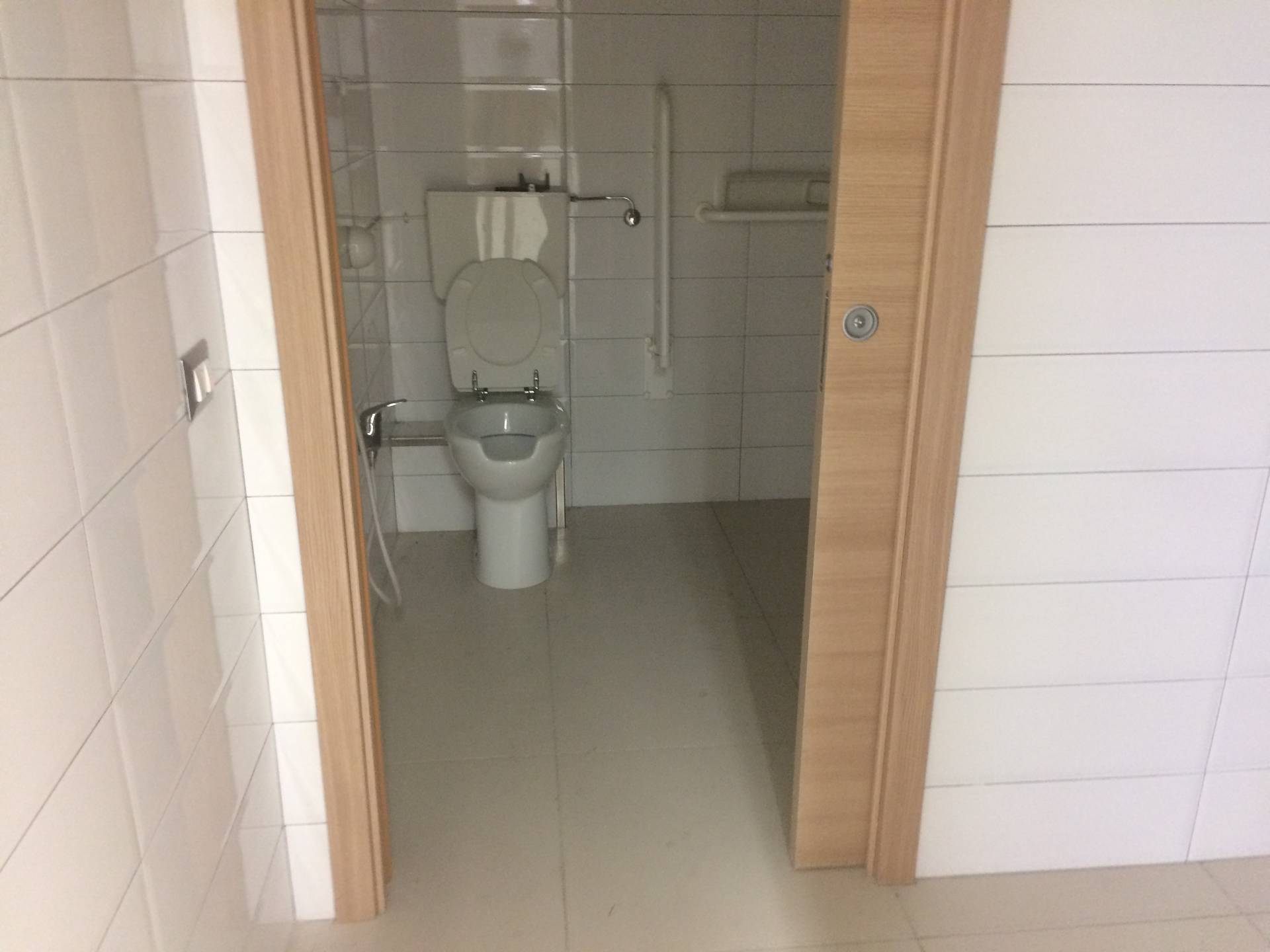 Fondo Commerciale in affitto a Cascina, Zona Artigianale