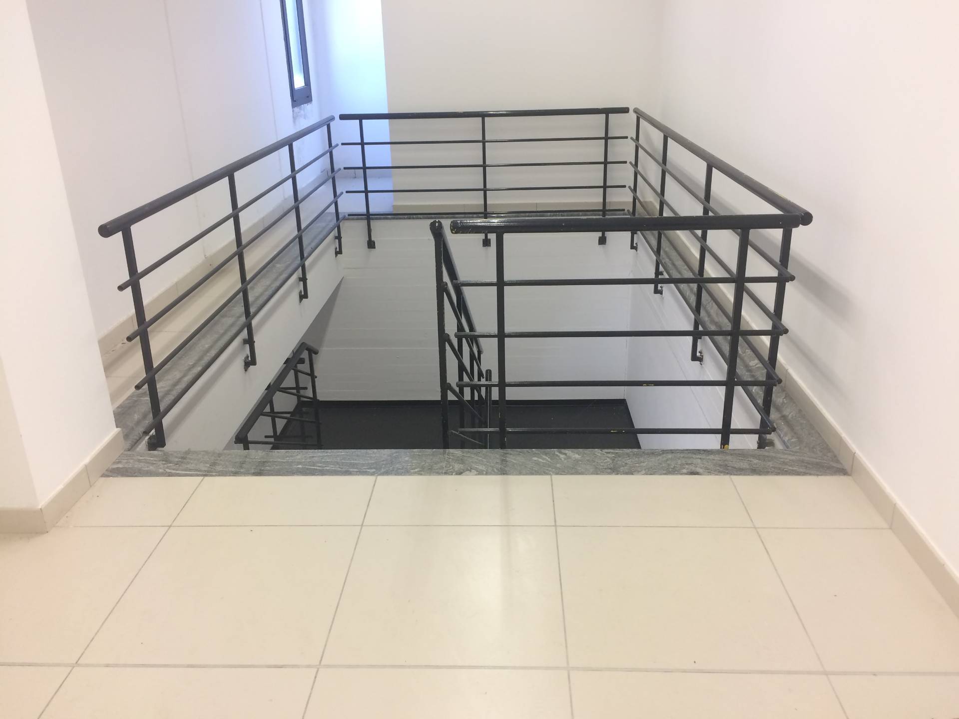 Fondo Commerciale in affitto a Cascina, Zona Artigianale