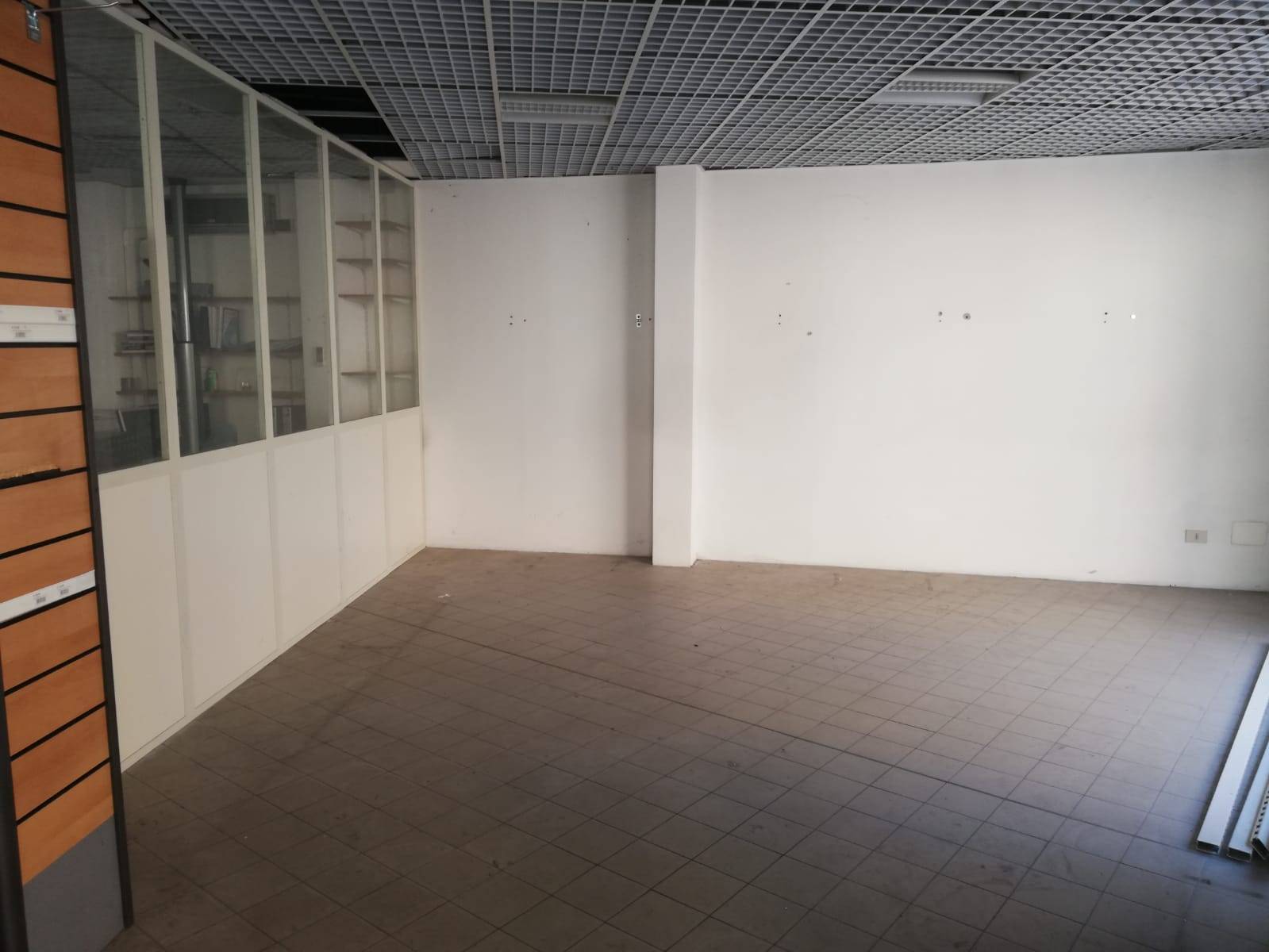 Fondo Commerciale in affitto a Pisa, Stazione