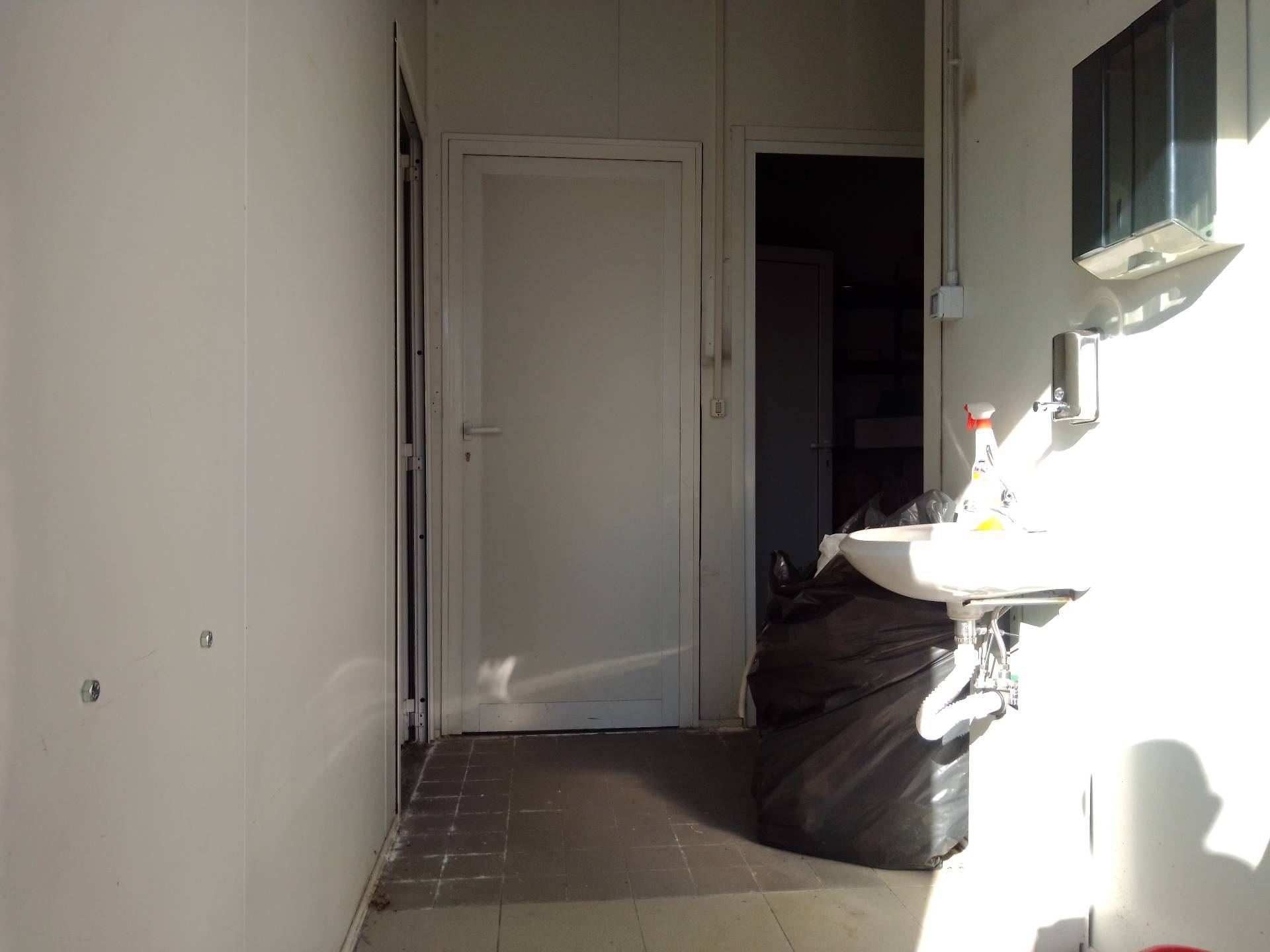 Fondo Commerciale in affitto a San Giuliano Terme, La Fontina