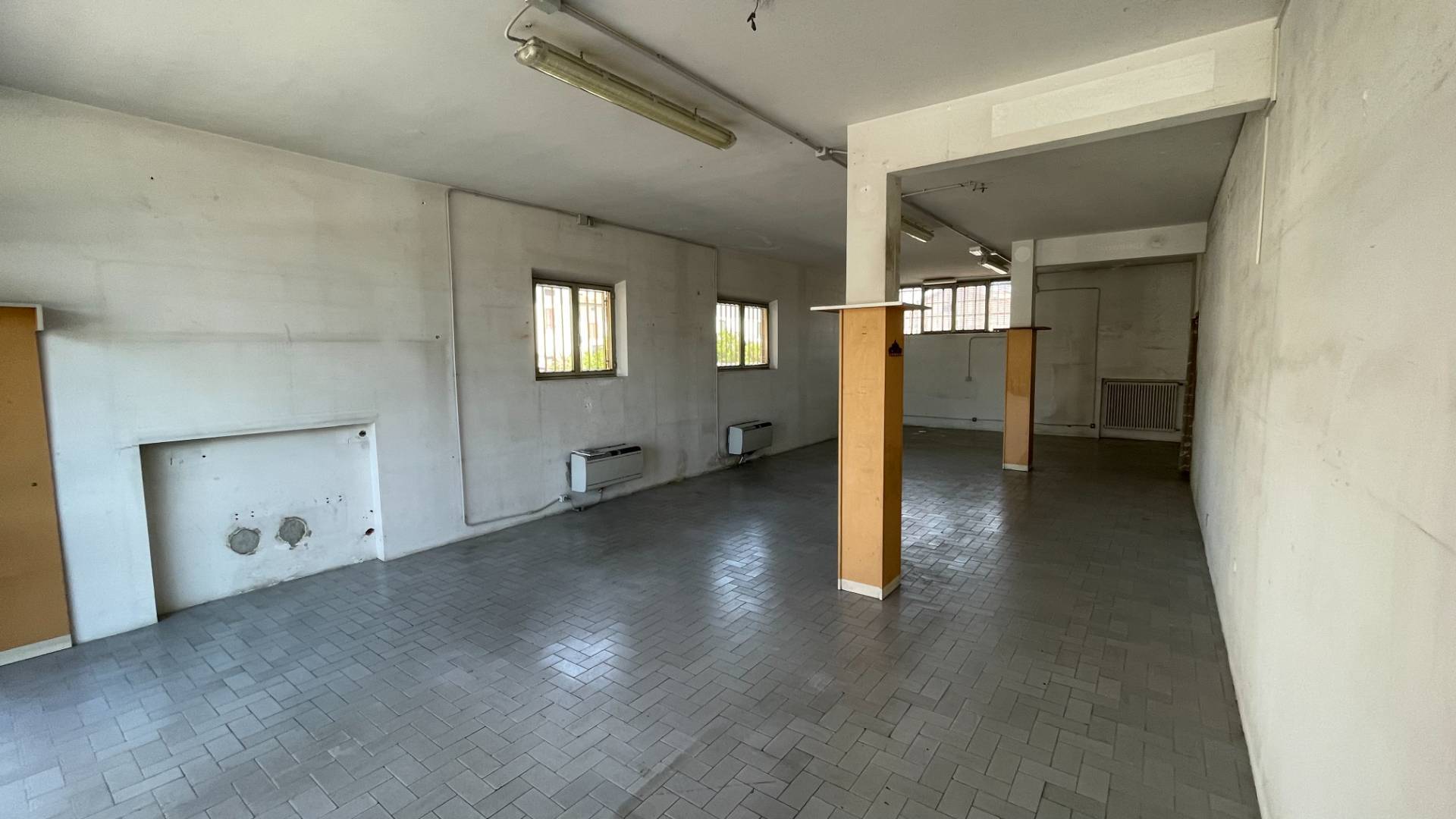 Fondo Commerciale in vendita a Cascina, Navacchio