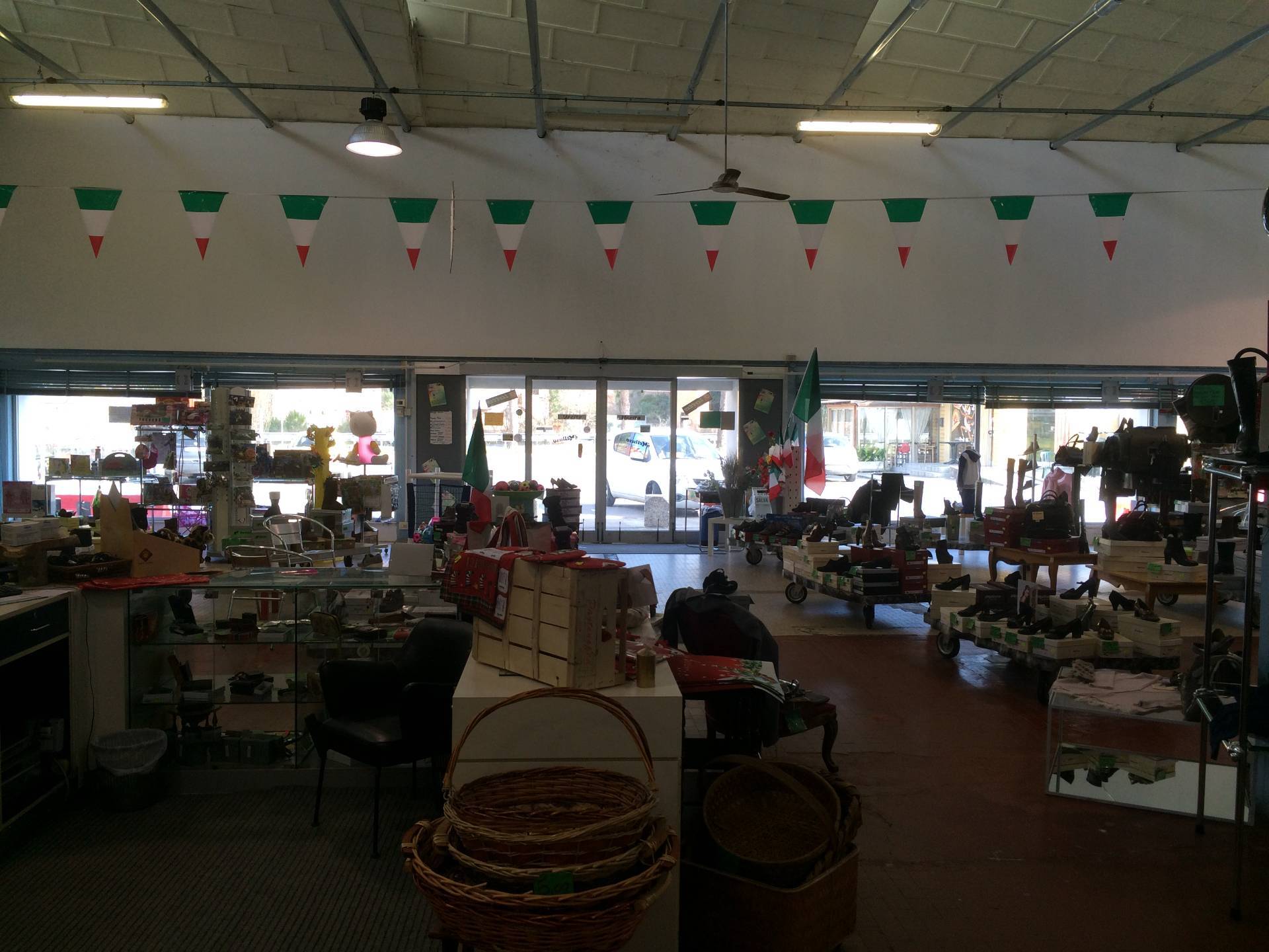 Fondo Commerciale in vendita a Vicopisano, Caprona