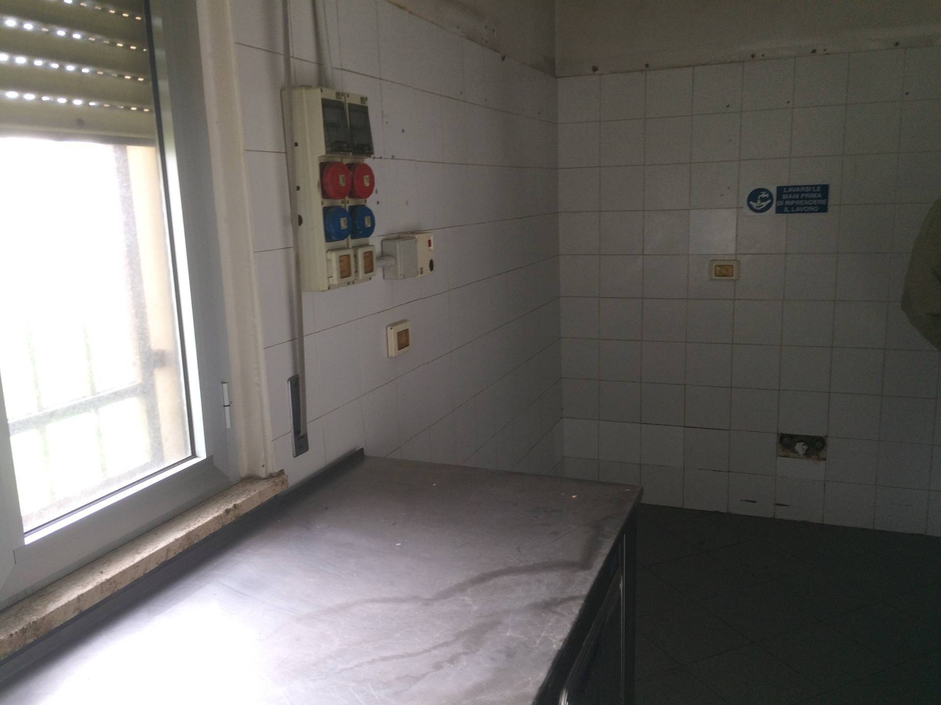 Fondo Commerciale in affitto a Vicopisano, Caprona