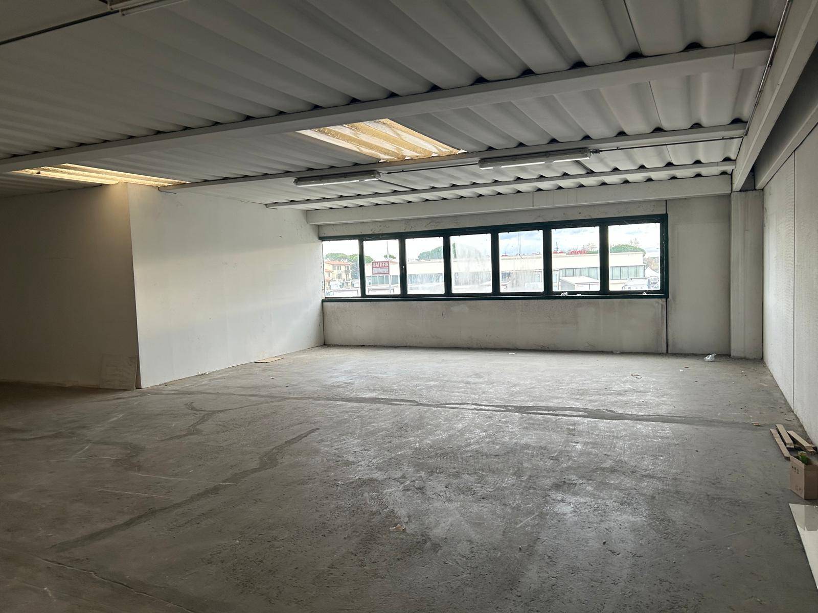 Ufficio in affitto a Cascina, Zona Artigianale