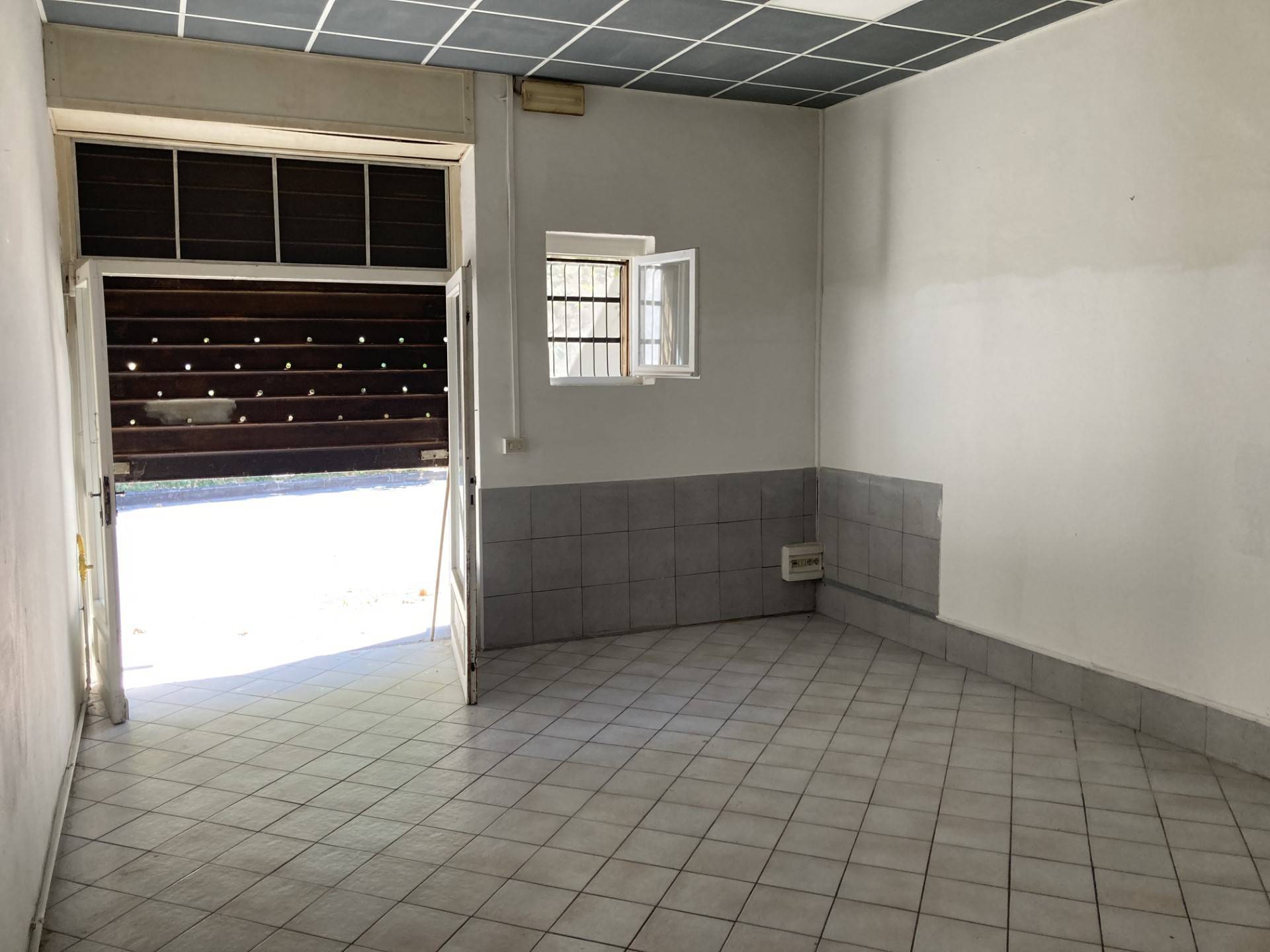 Fondo Commerciale in affitto a Pisa, Pratale