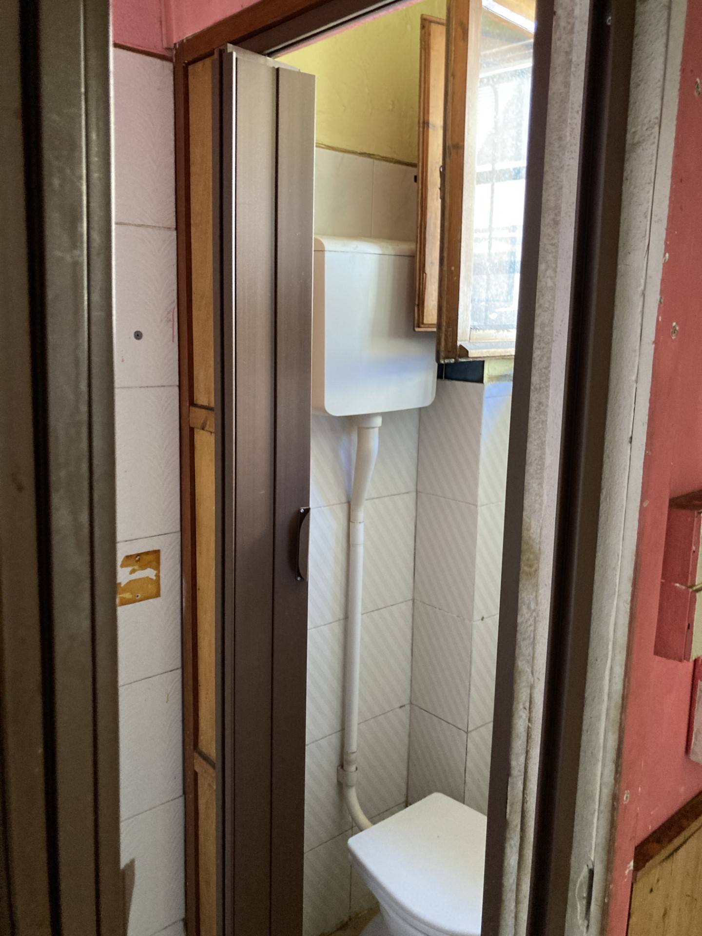 Fondo Commerciale in affitto a Pisa, Pratale