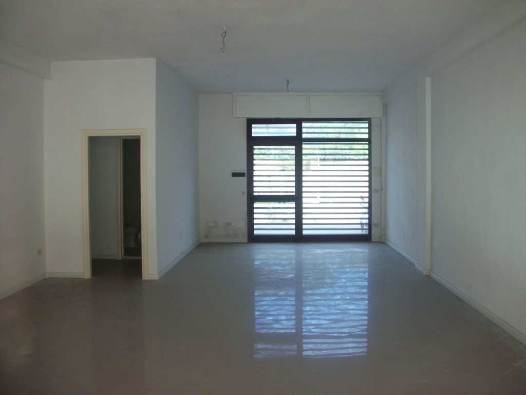 Fondo Commerciale in vendita a Pisa, Porta a Lucca