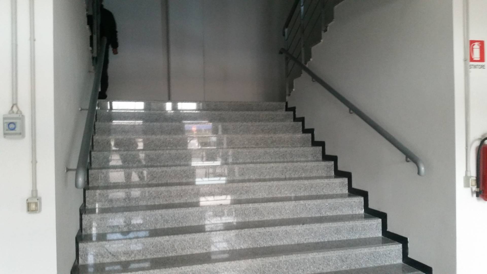 Fondo Commerciale in affitto a Pisa, Ospedaletto