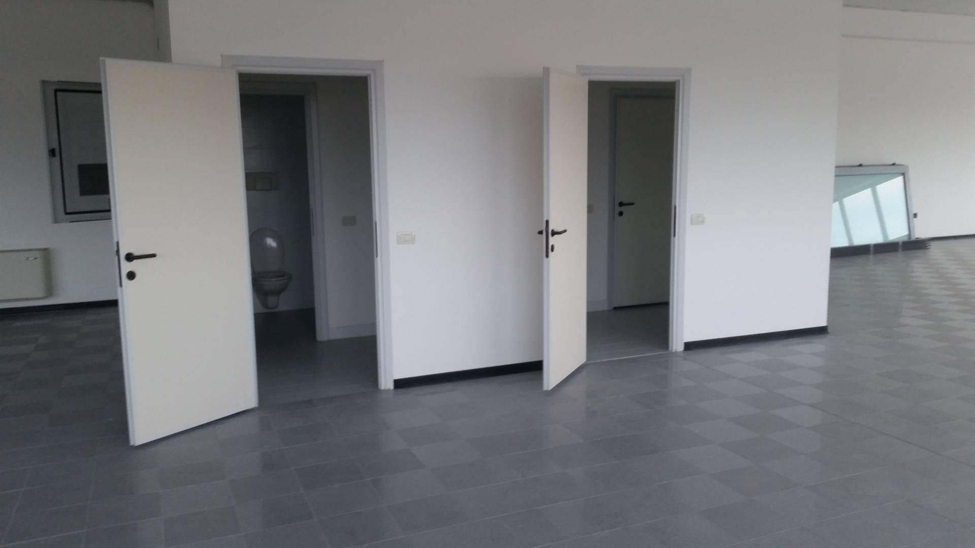 Fondo Commerciale in affitto a Pisa, Ospedaletto