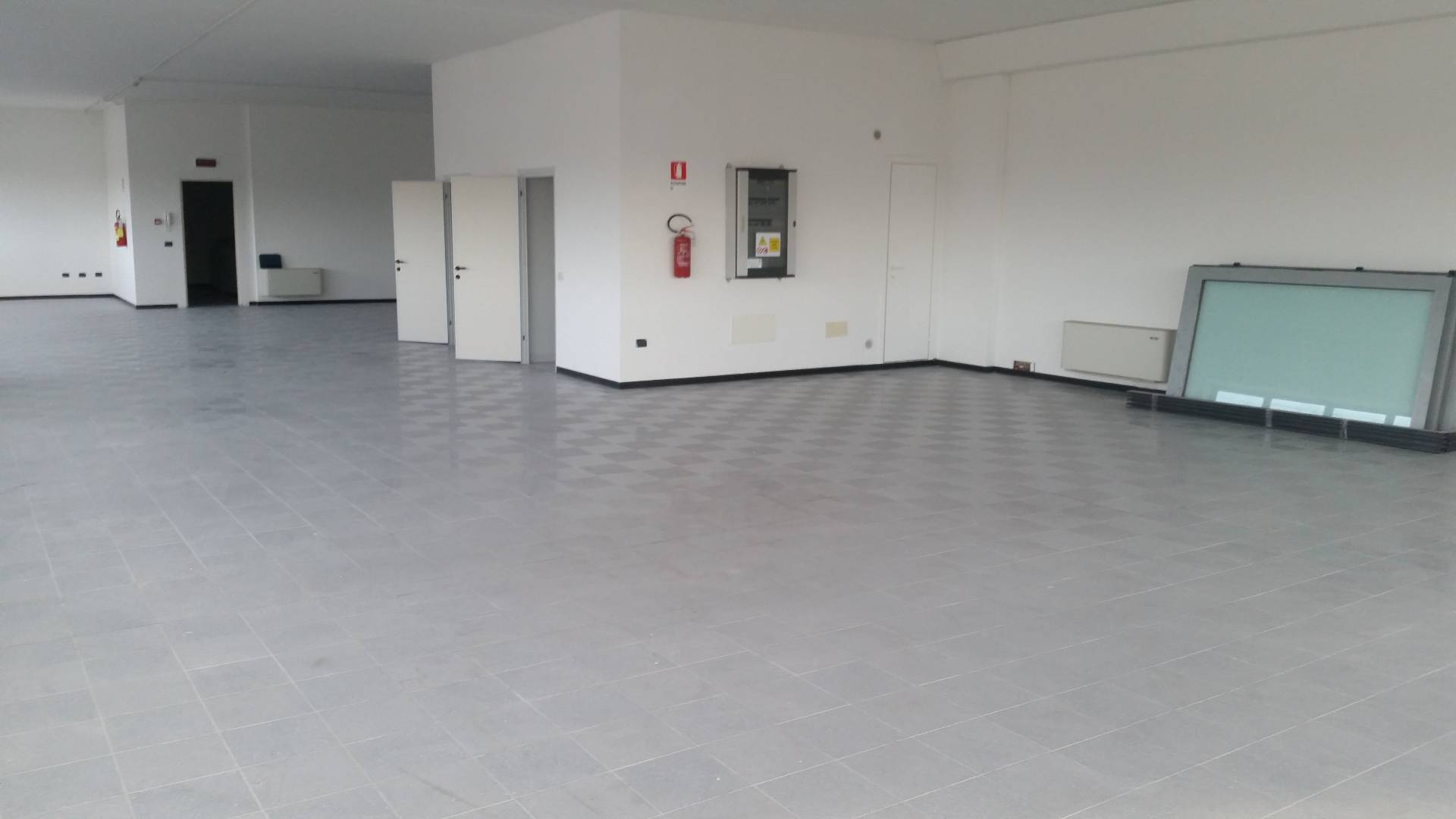 Fondo Commerciale in affitto a Pisa, Ospedaletto