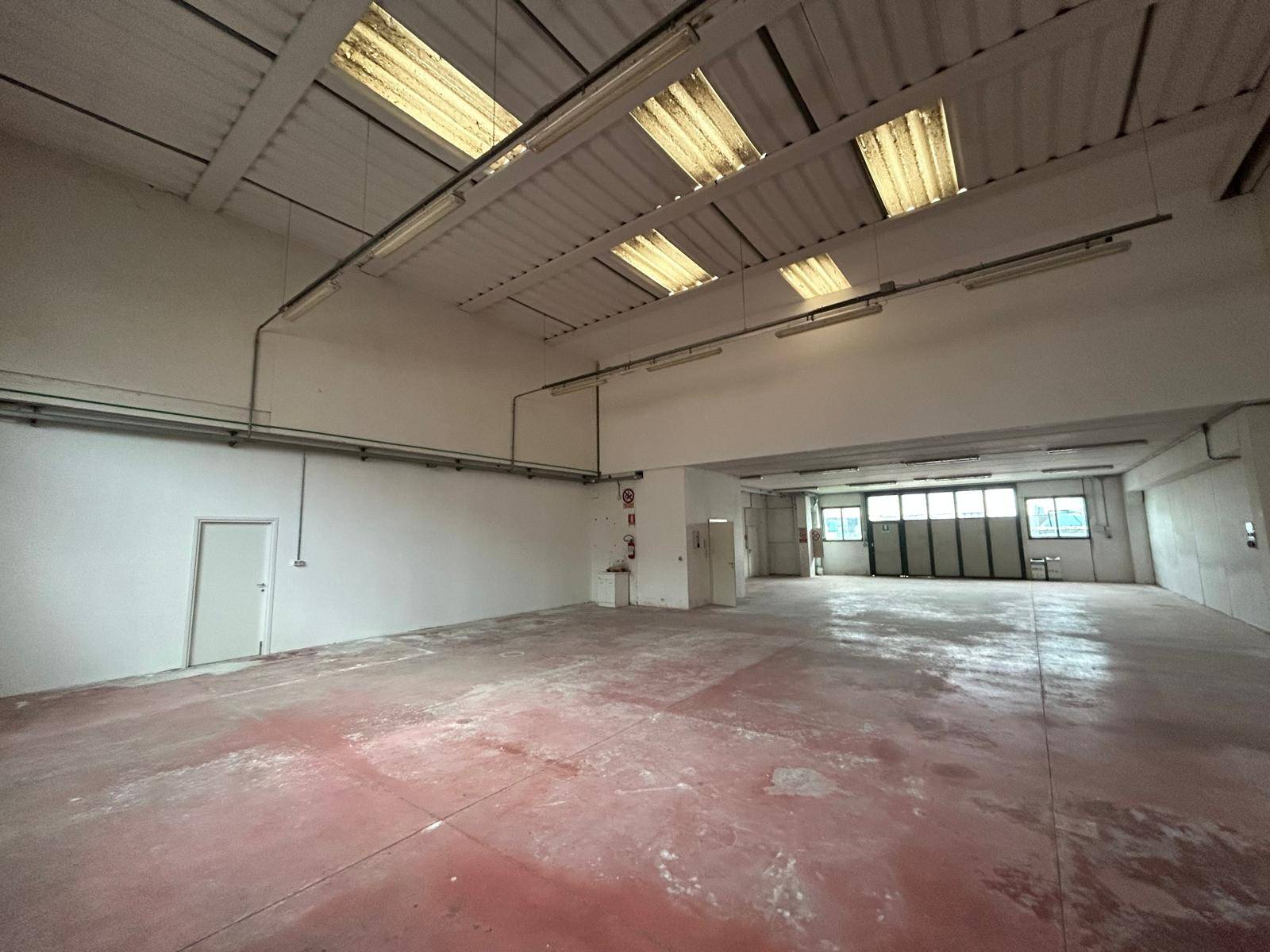 Fondo Artigianale in affitto a Cascina, Zona Artigianale