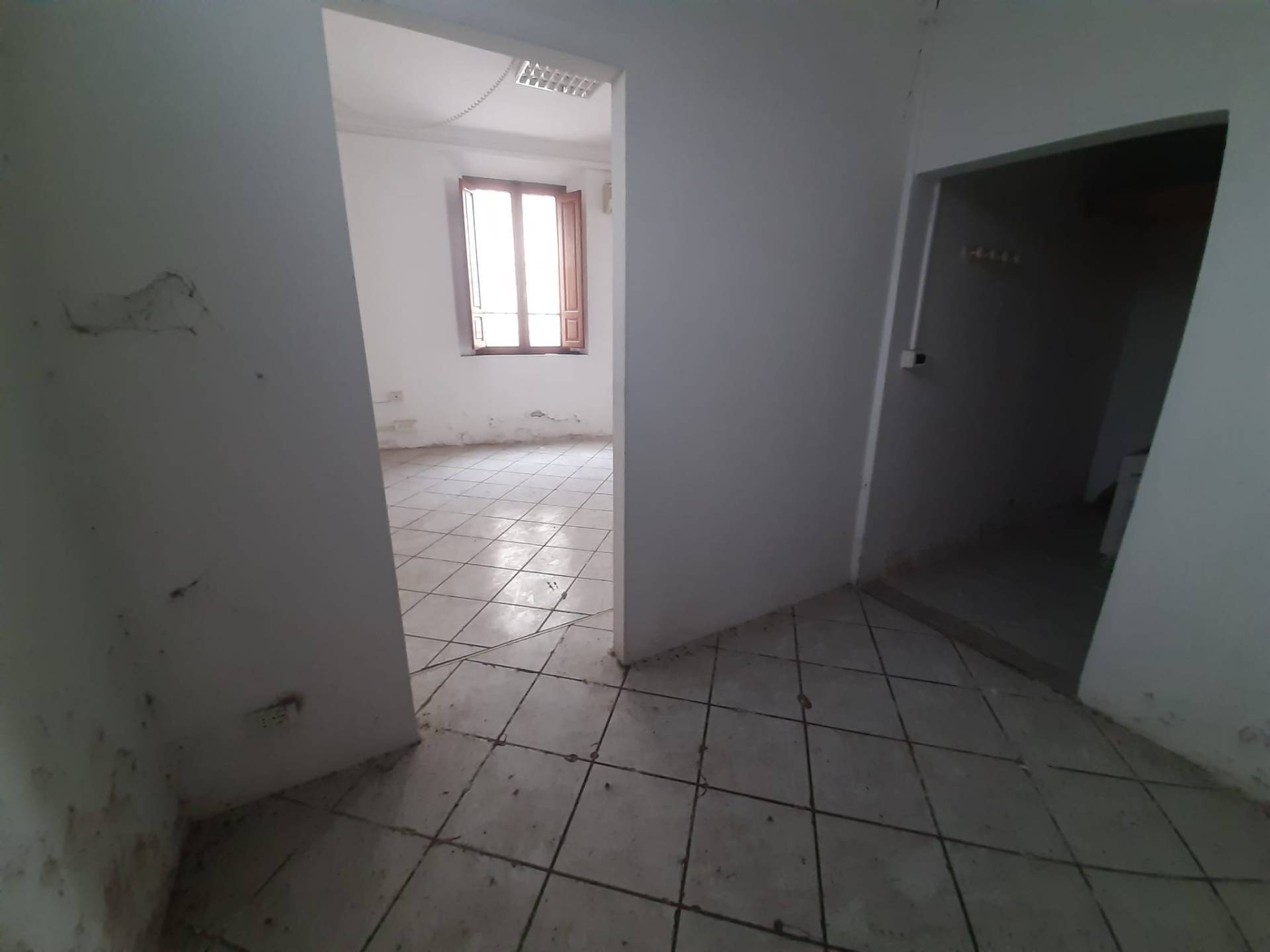 Fondo Commerciale in vendita a San Giuliano Terme, Pontasserchio