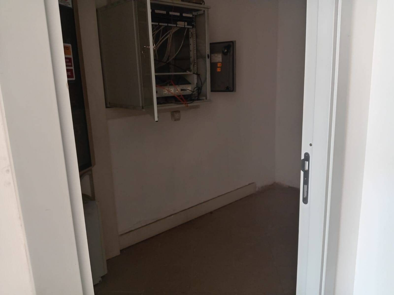 Fondo Commerciale in vendita a Calci, Capoluogo