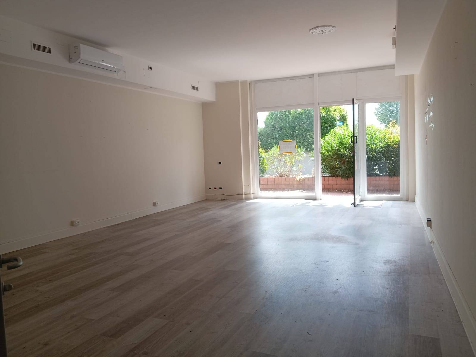 Fondo Commerciale in vendita a Calci, Capoluogo