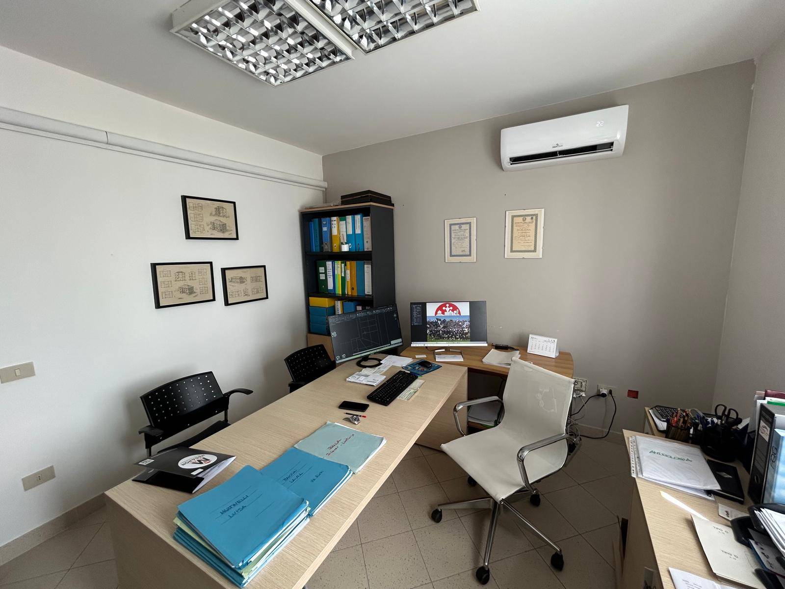 Ufficio in affitto a Cascina, Capoluogo