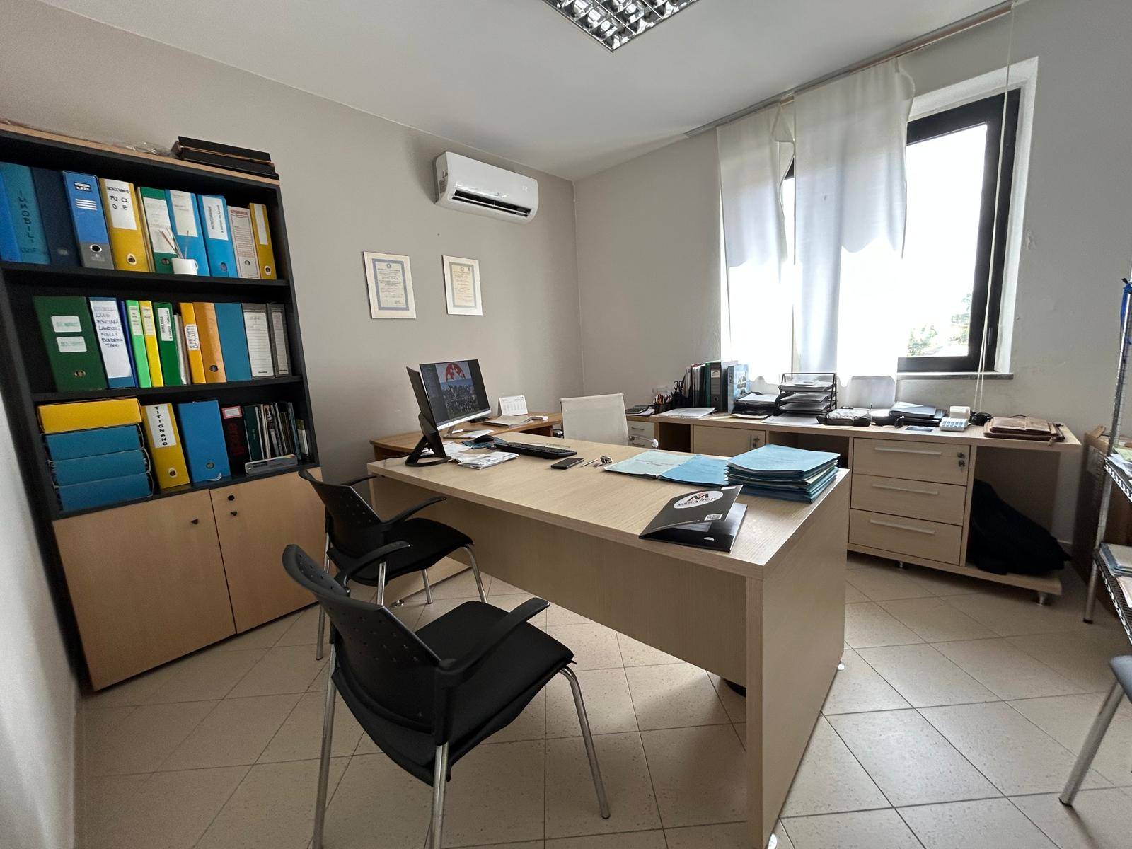 Ufficio in affitto a Cascina, Capoluogo