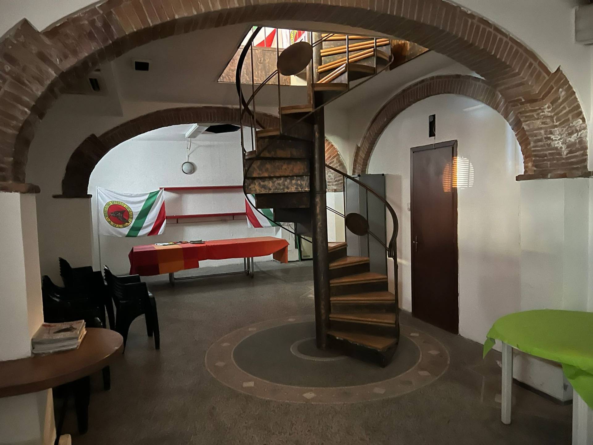 Fondo Commerciale in affitto a Vicopisano, Caprona