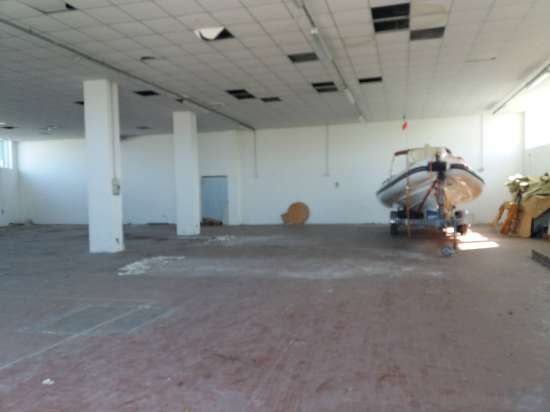 Fondo Commerciale in affitto a San Giuliano Terme, Madonna dell'Acqua