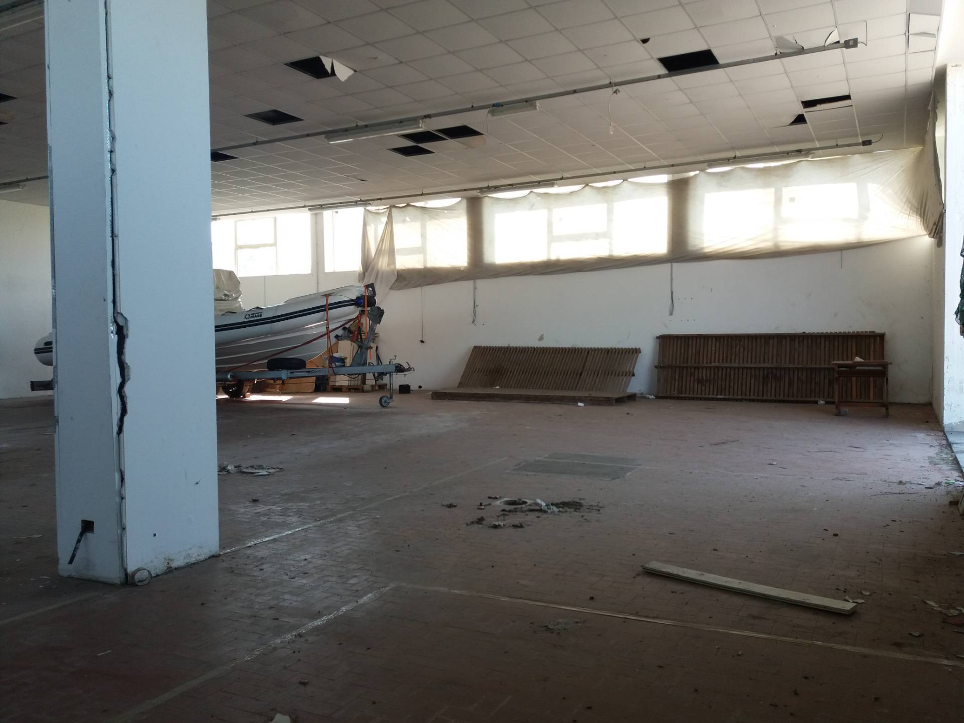 Fondo Commerciale in affitto a San Giuliano Terme, Madonna dell'Acqua