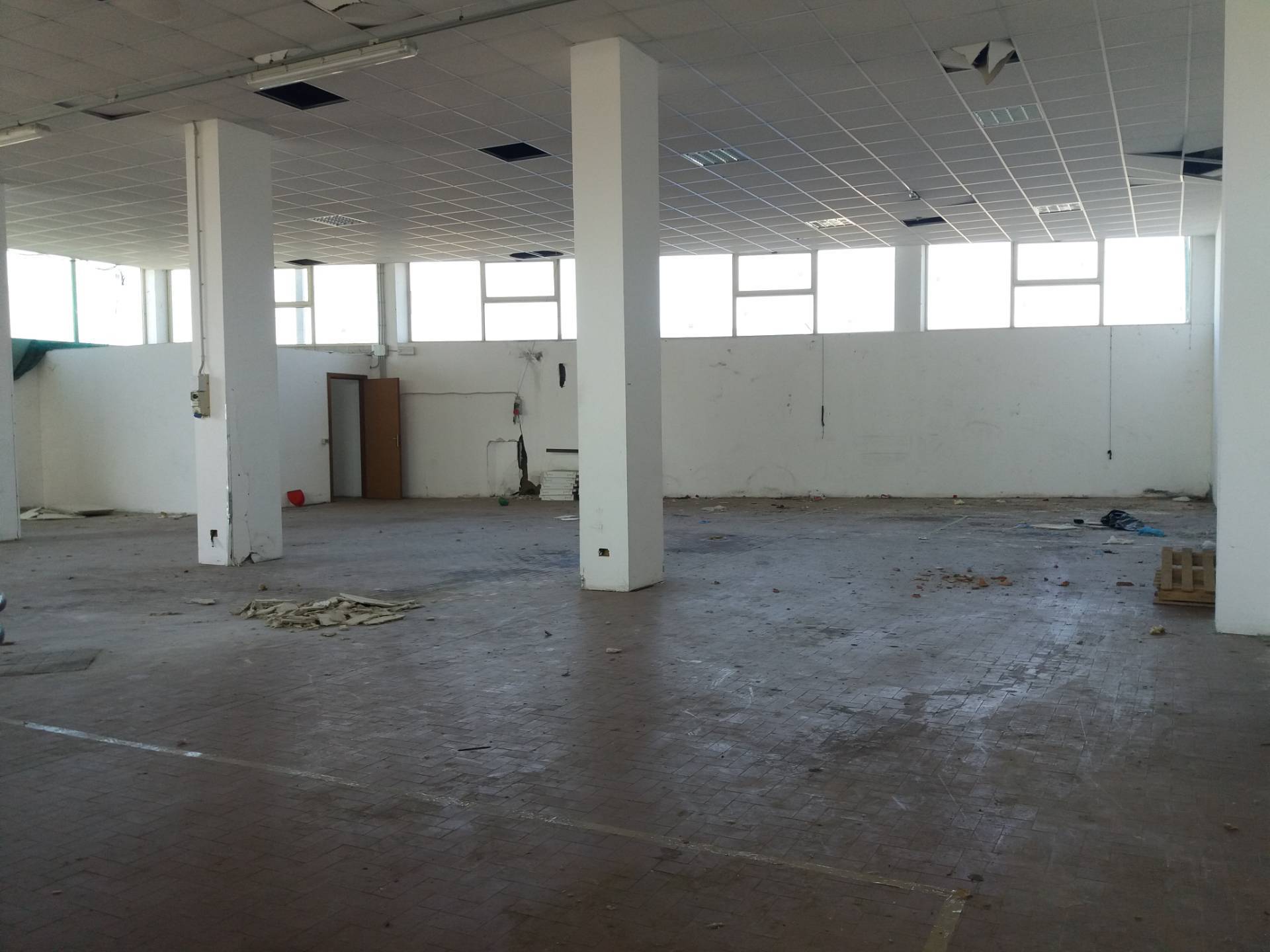 Fondo Commerciale in affitto a San Giuliano Terme, Madonna dell'Acqua