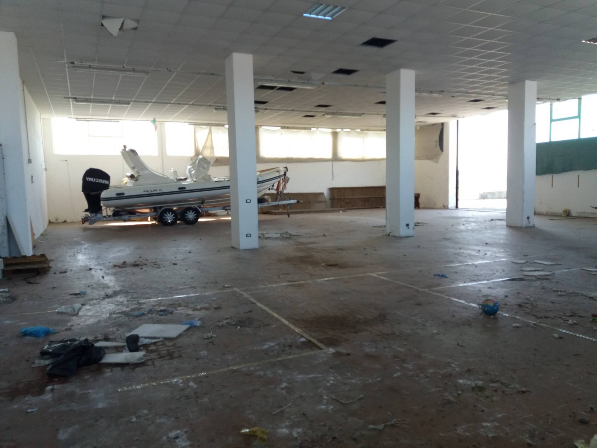 Fondo Commerciale in affitto a San Giuliano Terme, Madonna dell'Acqua